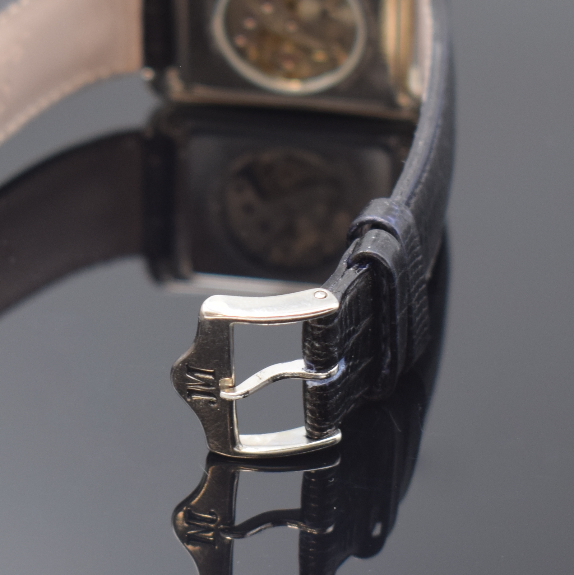 Detail b: JEAN MARCEL rechteckige Armbanduhr in Stahl, Schweiz um 1990, Handaufzug, beids. vergl. Geh., Boden 4-fach verschr., lachsfarb. Zifferbl. m. ...