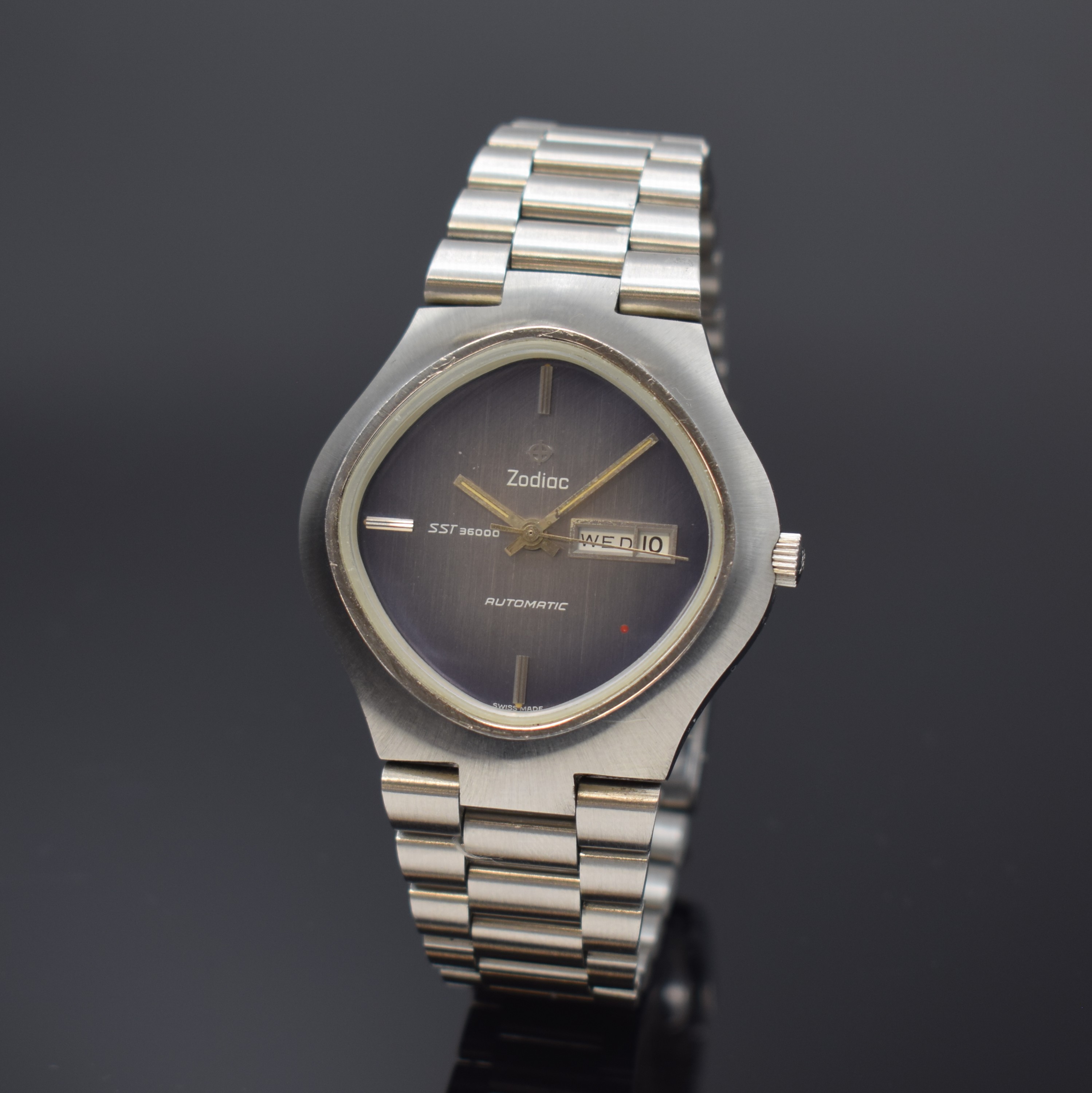 ZODIAC nahezu neuwertige Armbanduhr in Stahl/ Stahlband Referenz 862 976, Schweiz um 1975, Automatik, 2-tlg. Geh. m. integr. orig. Band, Boden ...