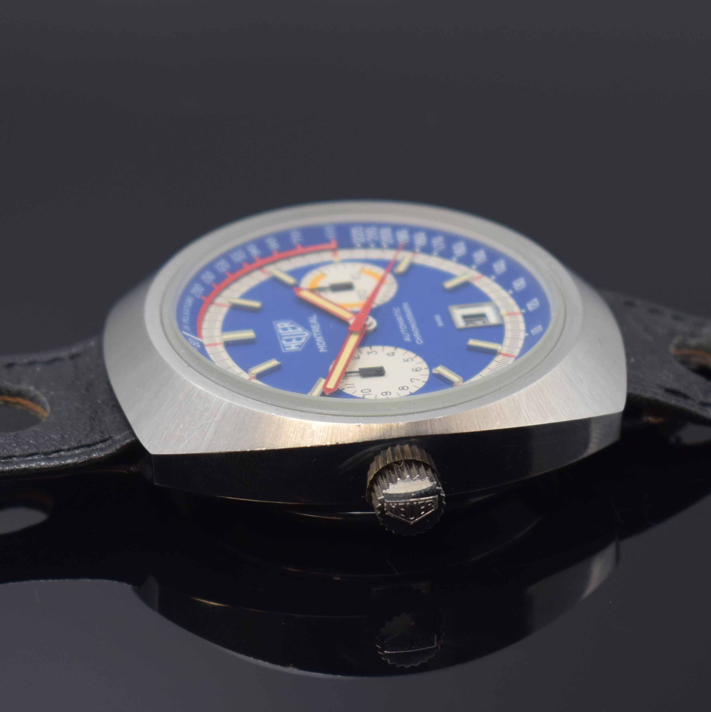 Detail b: HEUER Montreal Referenz 110.503 Armbanduhr mit Chronograph in Stahl, Schweiz um 1975, Automatik, 2-tlg. Geh., Boden m. orig. Stickerverschr., orig. ...