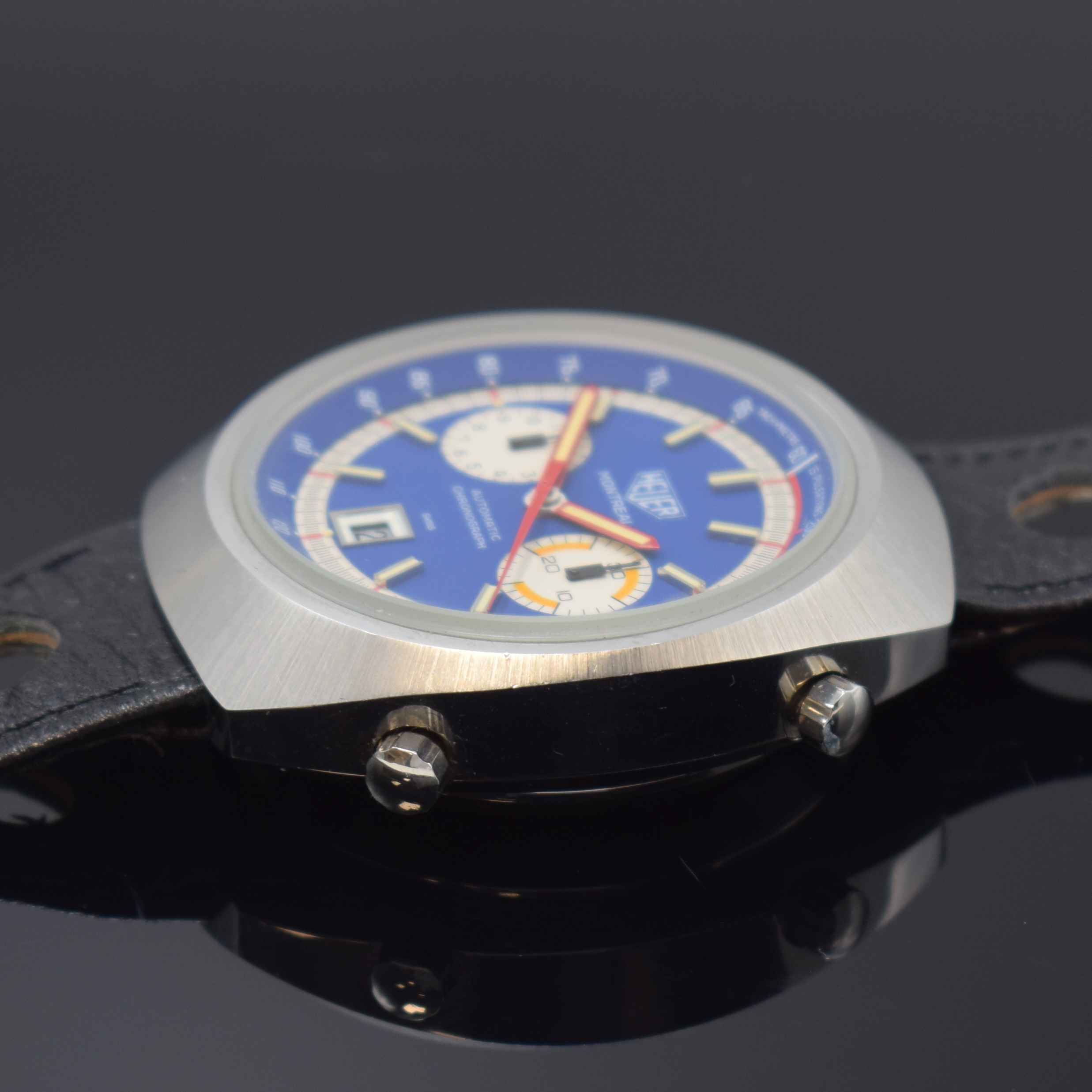 Detail c: HEUER Montreal Referenz 110.503 Armbanduhr mit Chronograph in Stahl, Schweiz um 1975, Automatik, 2-tlg. Geh., Boden m. orig. Stickerverschr., orig. ...