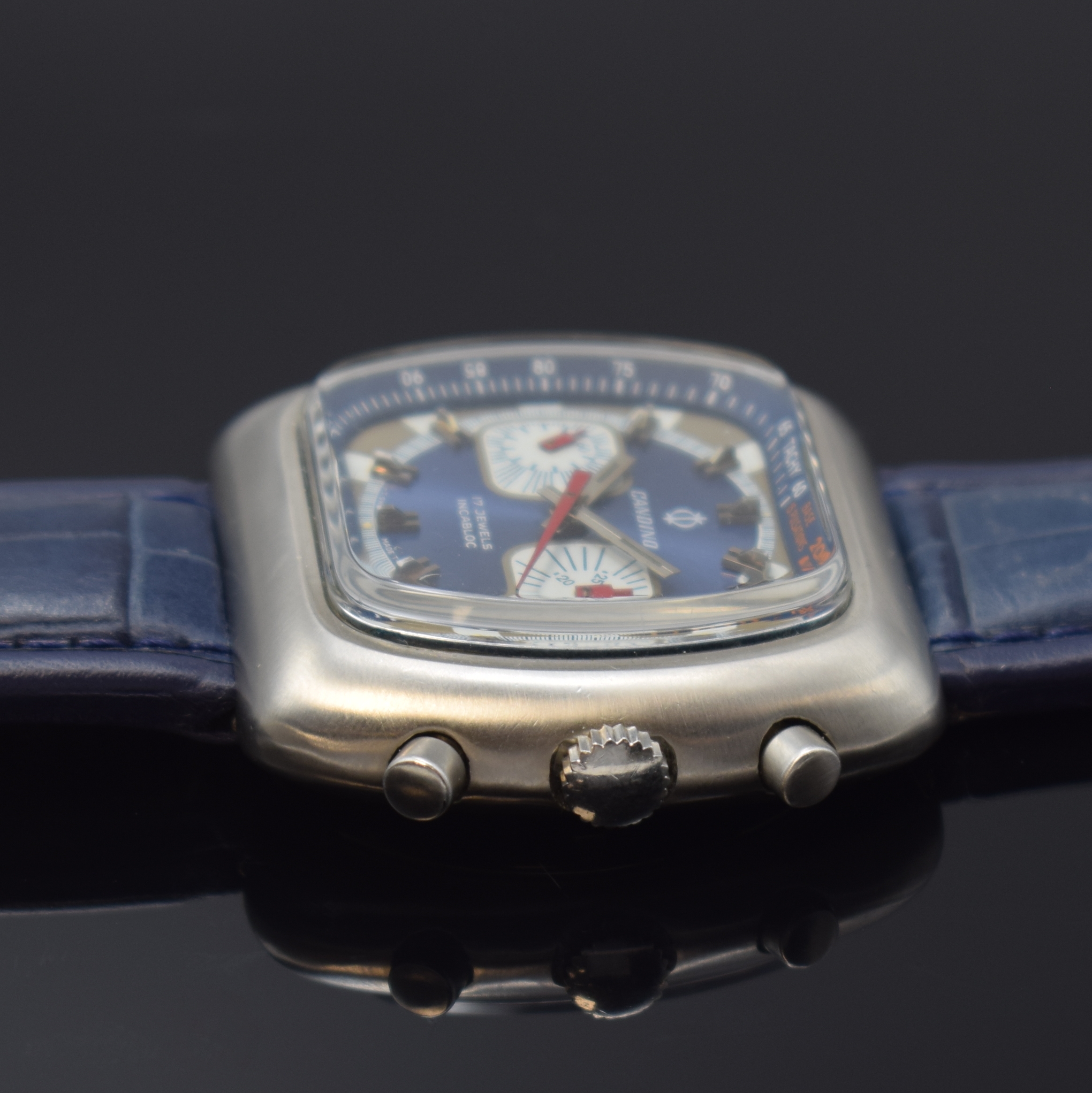 Detail b: CANDINO Armbandchronograph in Stahl, Schweiz um 1975, Handaufzug, satiniertes Geh., Boden verschr., blaues Zifferbl., cremefarb. Minuterie u. ...