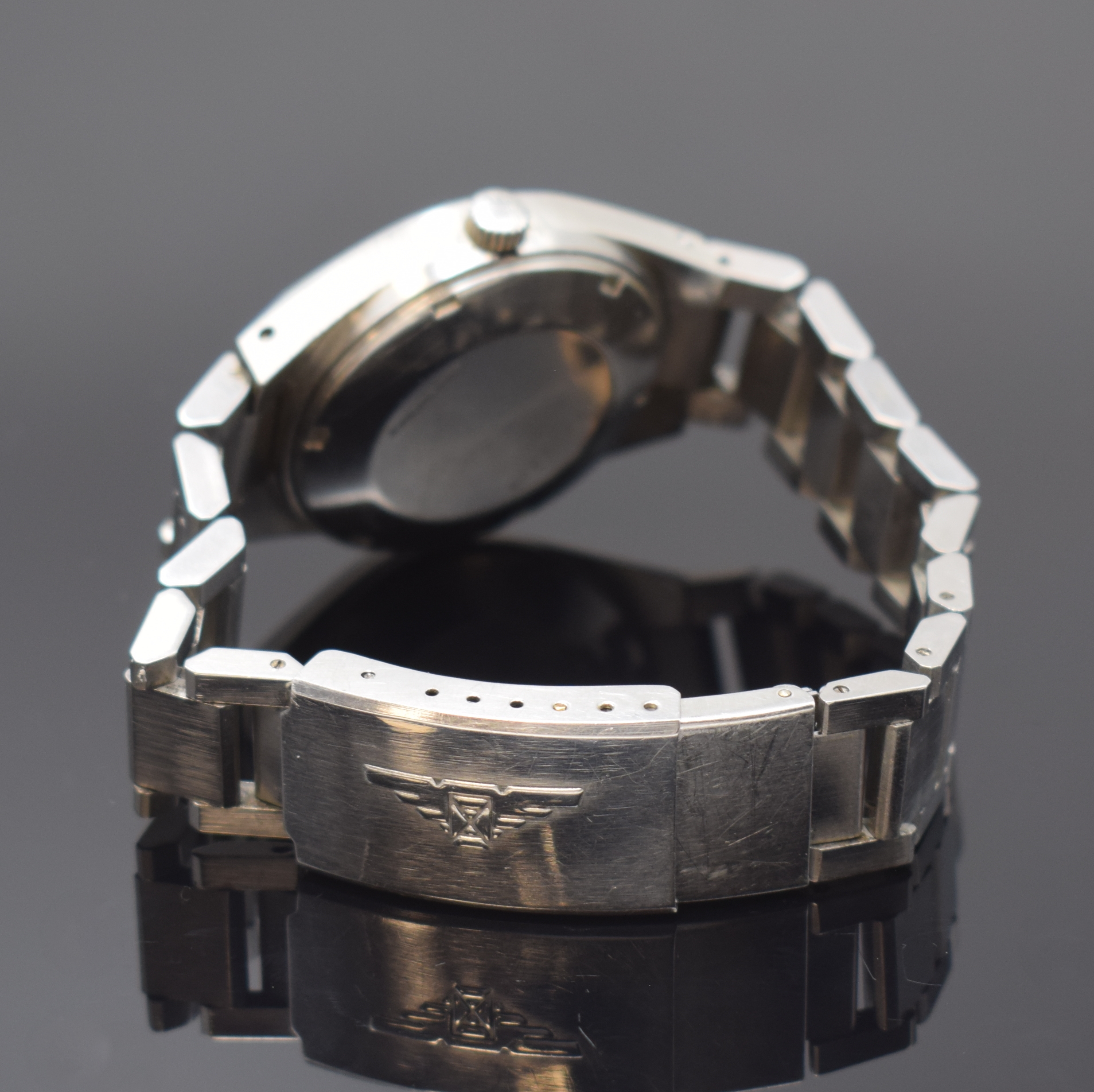 Detail b: LONGINES Armbanduhr in Stahl/Stahlband, Schweiz um 1975, Automatik, 2-tlg. Geh. m. integr. orig. Band, Boden verschr., orig. Krone, silb. Zifferbl., ...