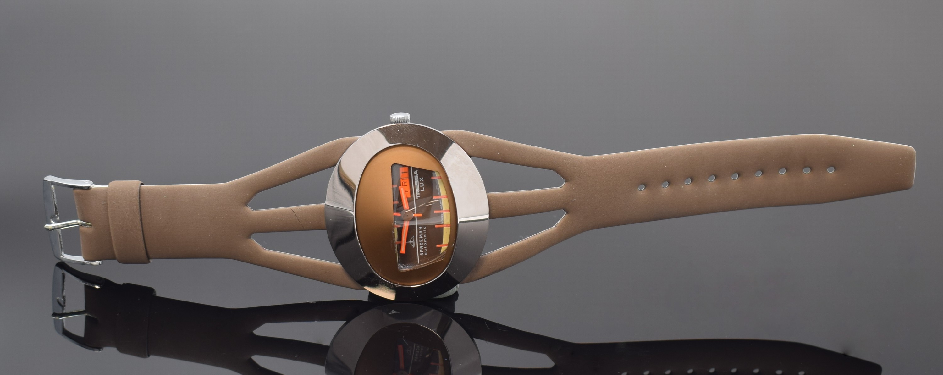 SPACEMAN Tressa Lux ausgefallene Design- Armbanduhr der 1970er Jahre, Schweiz um 1975, Design: Andr? Le Marquand, Automatik, Fiberglas-Geh. dem Helm ...