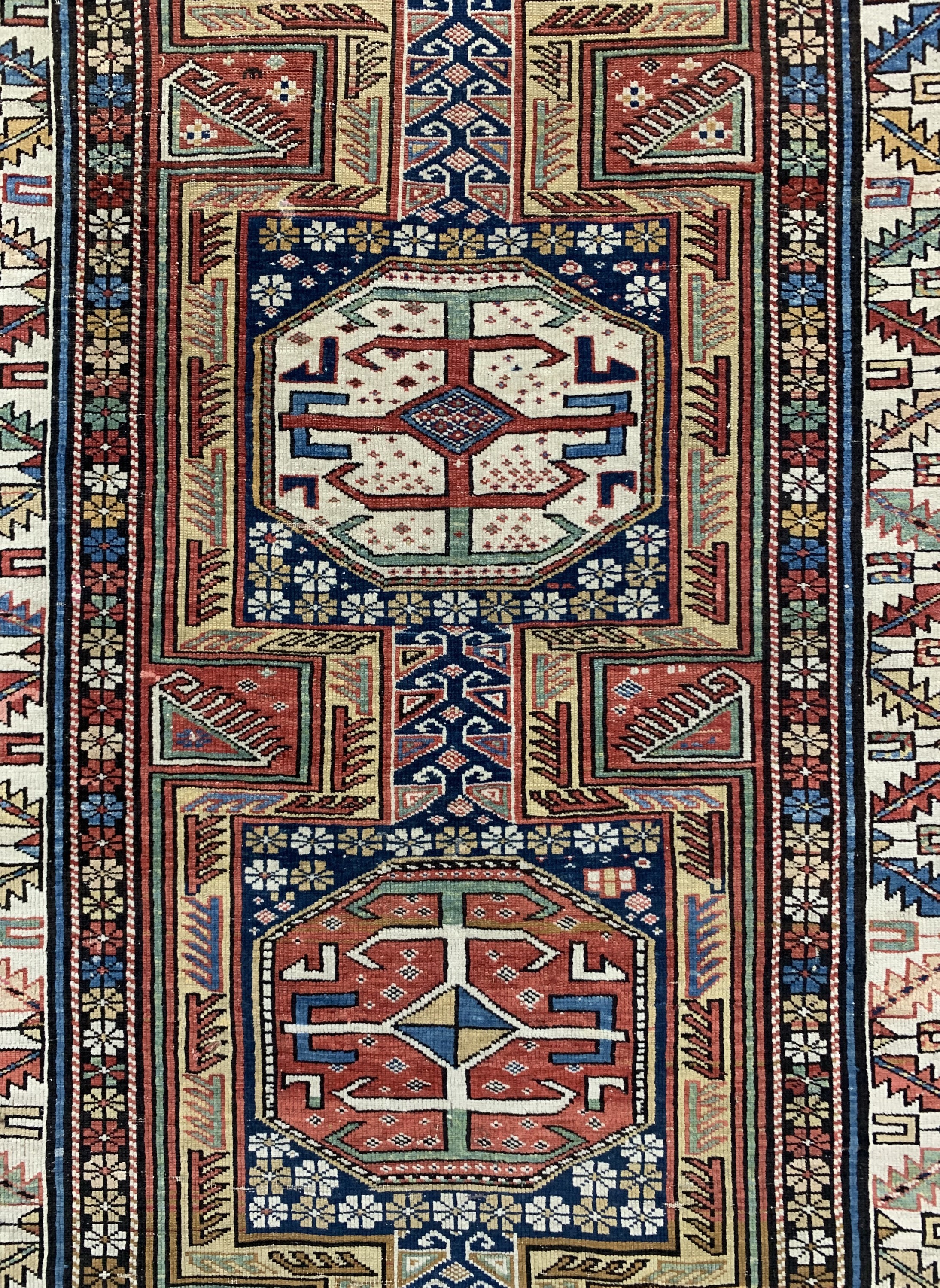 Detail b: Ordutsch"Konagend"antik, Kaukasus, 19.Jhd, Wolle auf Wolle, ca. 250 x 107 cm, EHZ: 3, (alte Restaurierungen)