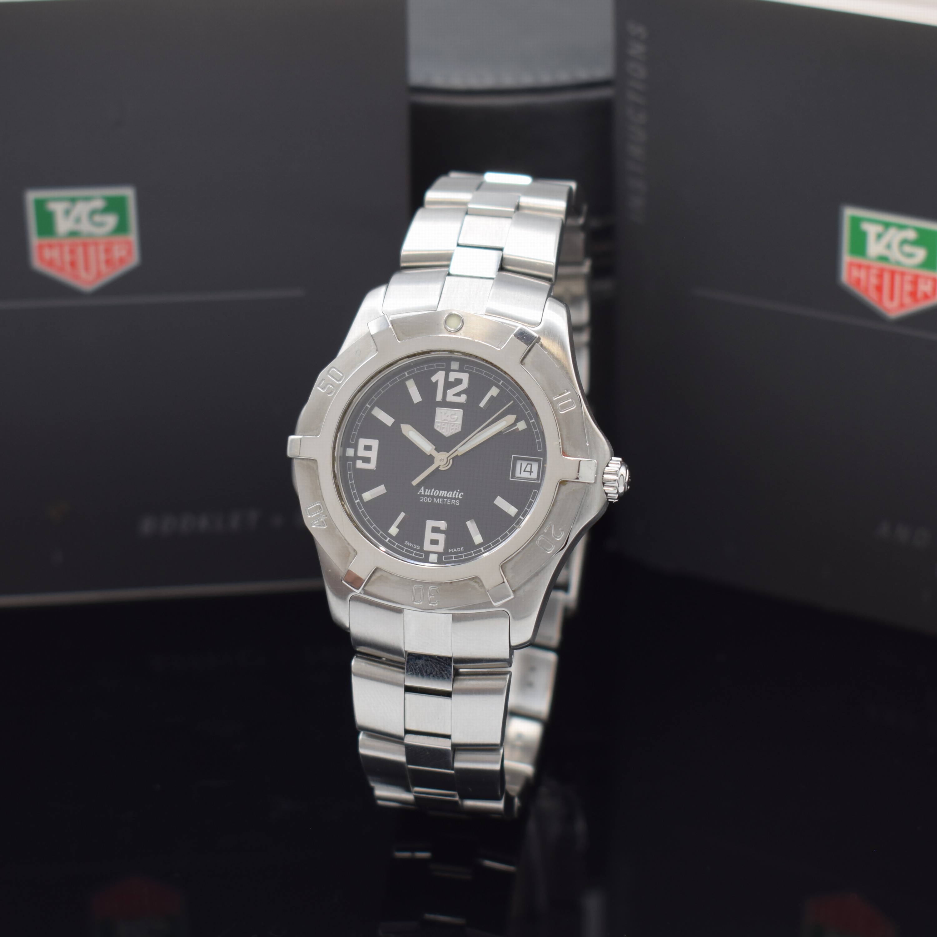 TAG HEUER 2000 Herrensportuhr Referenz WN2111 in Stahl/Stahlband, Schweiz lt. orig. Pap. verk. 2006, Automatik, satiniertes Geh., Boden u. Krone ...