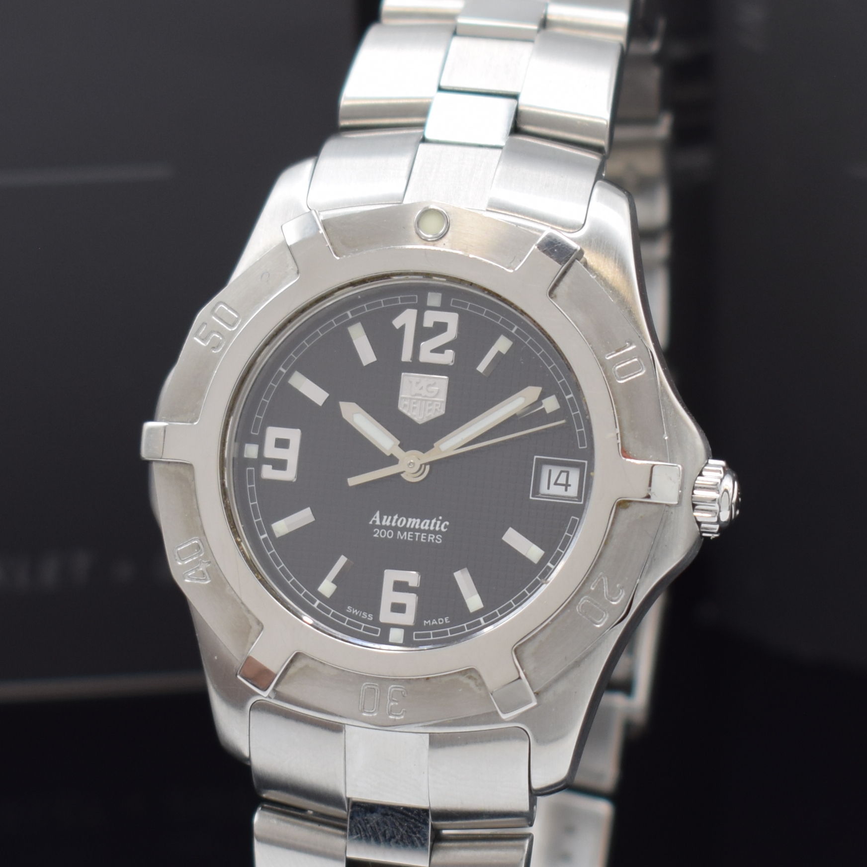 Detail a: TAG HEUER 2000 Herrensportuhr Referenz WN2111 in Stahl/Stahlband, Schweiz lt. orig. Pap. verk. 2006, Automatik, satiniertes Geh., Boden u. Krone ...