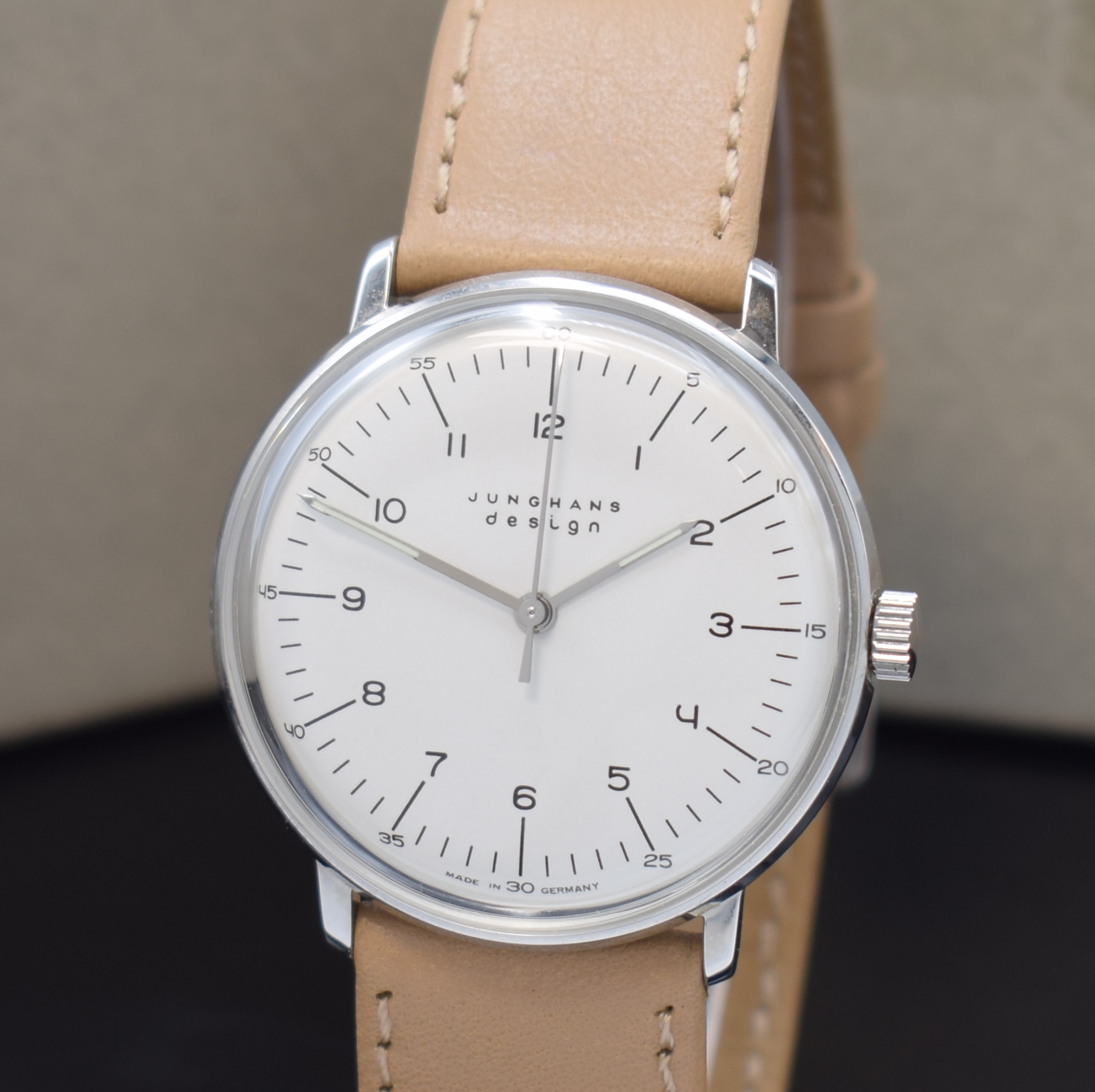 Detail a: JUNGHANS Max Bill Design-Armbanduhr in Stahl Referenz 27.3701 001, Deutschland / Schweiz um 2020, Handaufzug, 2-tlg. Geh., Boden aufgedr., matt-silb. ...