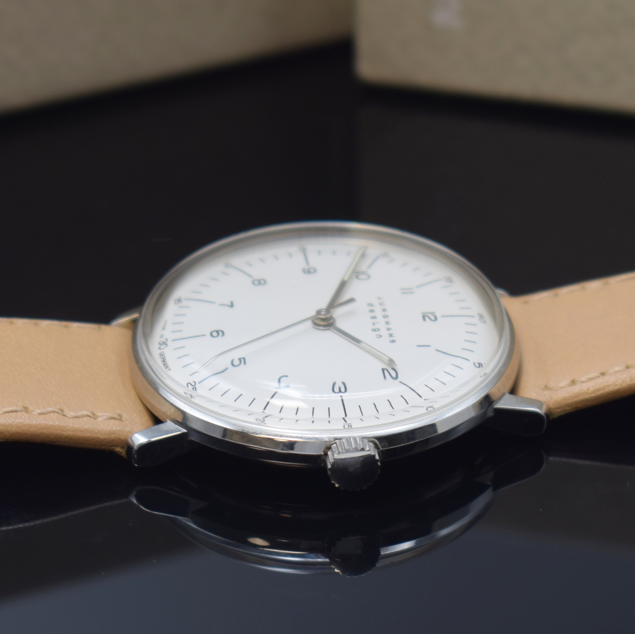 Detail b: JUNGHANS Max Bill Design-Armbanduhr in Stahl Referenz 27.3701 001, Deutschland / Schweiz um 2020, Handaufzug, 2-tlg. Geh., Boden aufgedr., matt-silb. ...