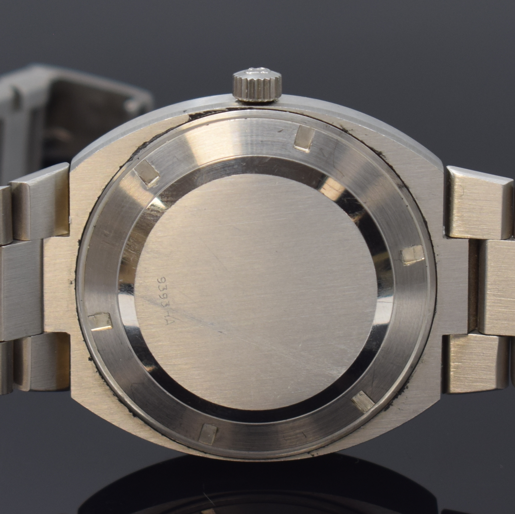 Detail d: GIRARD PERREGAUX Gyromatic Herrenarmbanduhr in Stahl/Stahlband, Schweiz um 1975, Automatik, verschr. Geh. m. integr. orig. Band, silb. ...