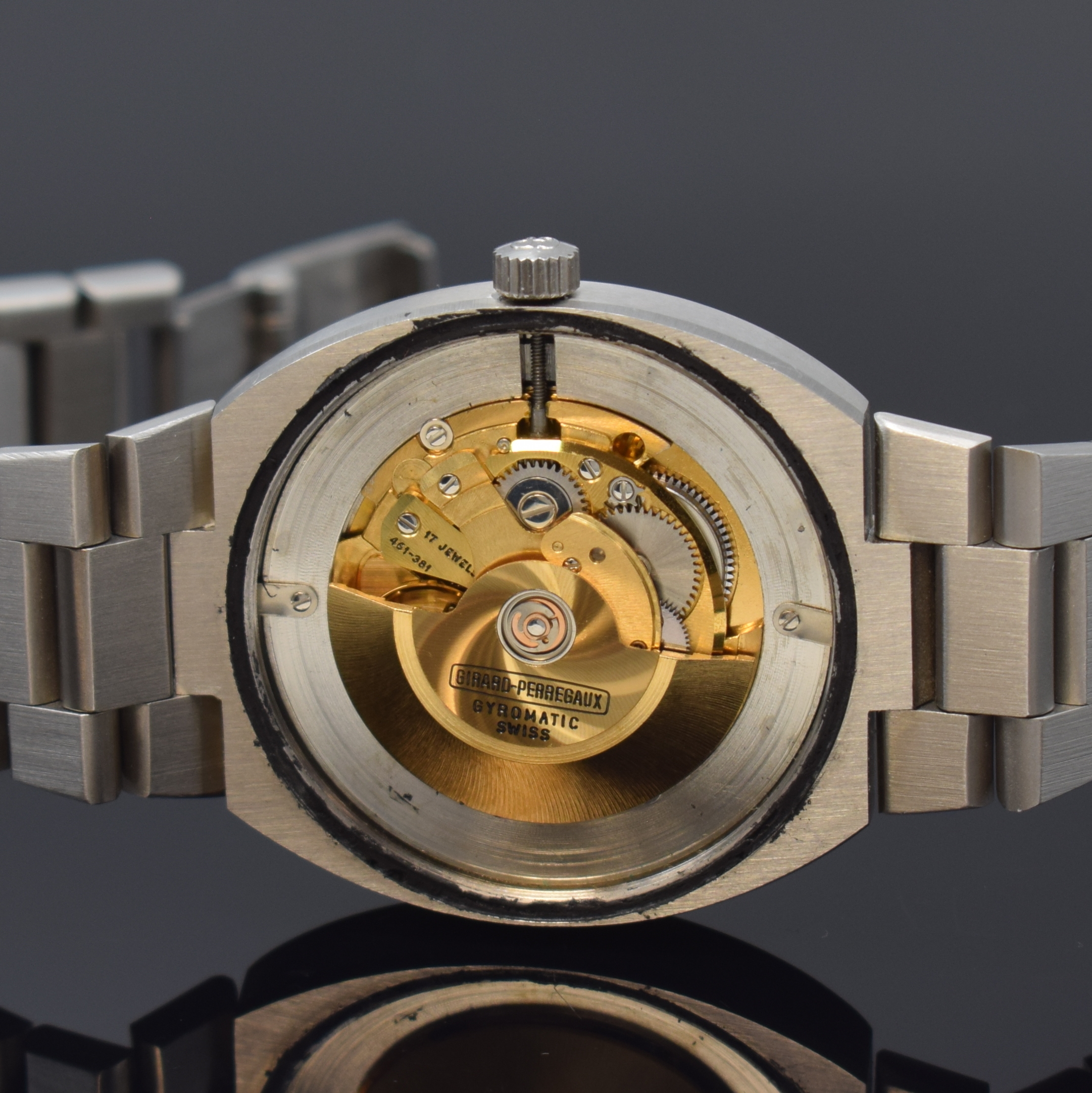 Detail e: GIRARD PERREGAUX Gyromatic Herrenarmbanduhr in Stahl/Stahlband, Schweiz um 1975, Automatik, verschr. Geh. m. integr. orig. Band, silb. ...