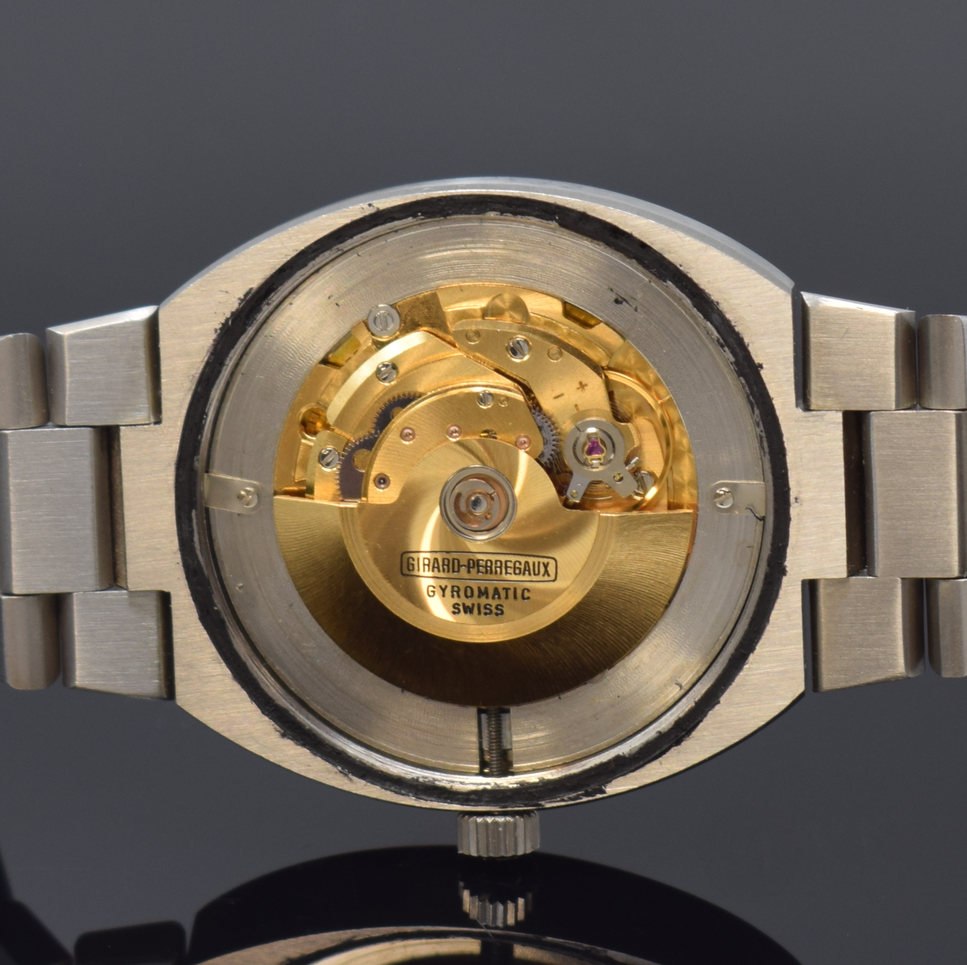 Detail f: GIRARD PERREGAUX Gyromatic Herrenarmbanduhr in Stahl/Stahlband, Schweiz um 1975, Automatik, verschr. Geh. m. integr. orig. Band, silb. ...