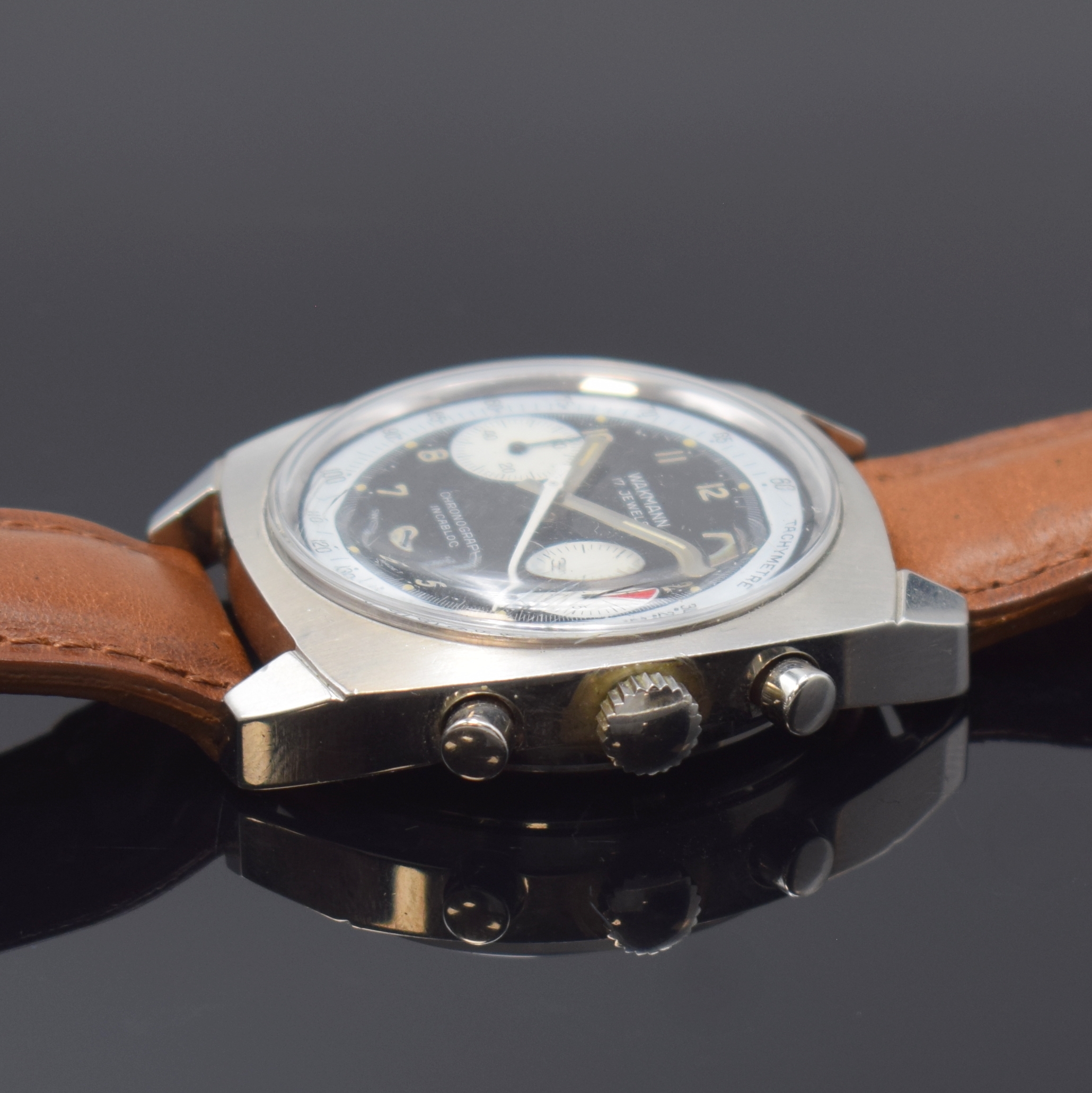 Detail b: WAKMANN Armbandchronograph in Stahl, Schweiz um 1970, Handaufzug, Kissenförm. Geh., Boden verschr., schwarz. Zifferbl., weisse Hilfsblätter, arab. ...