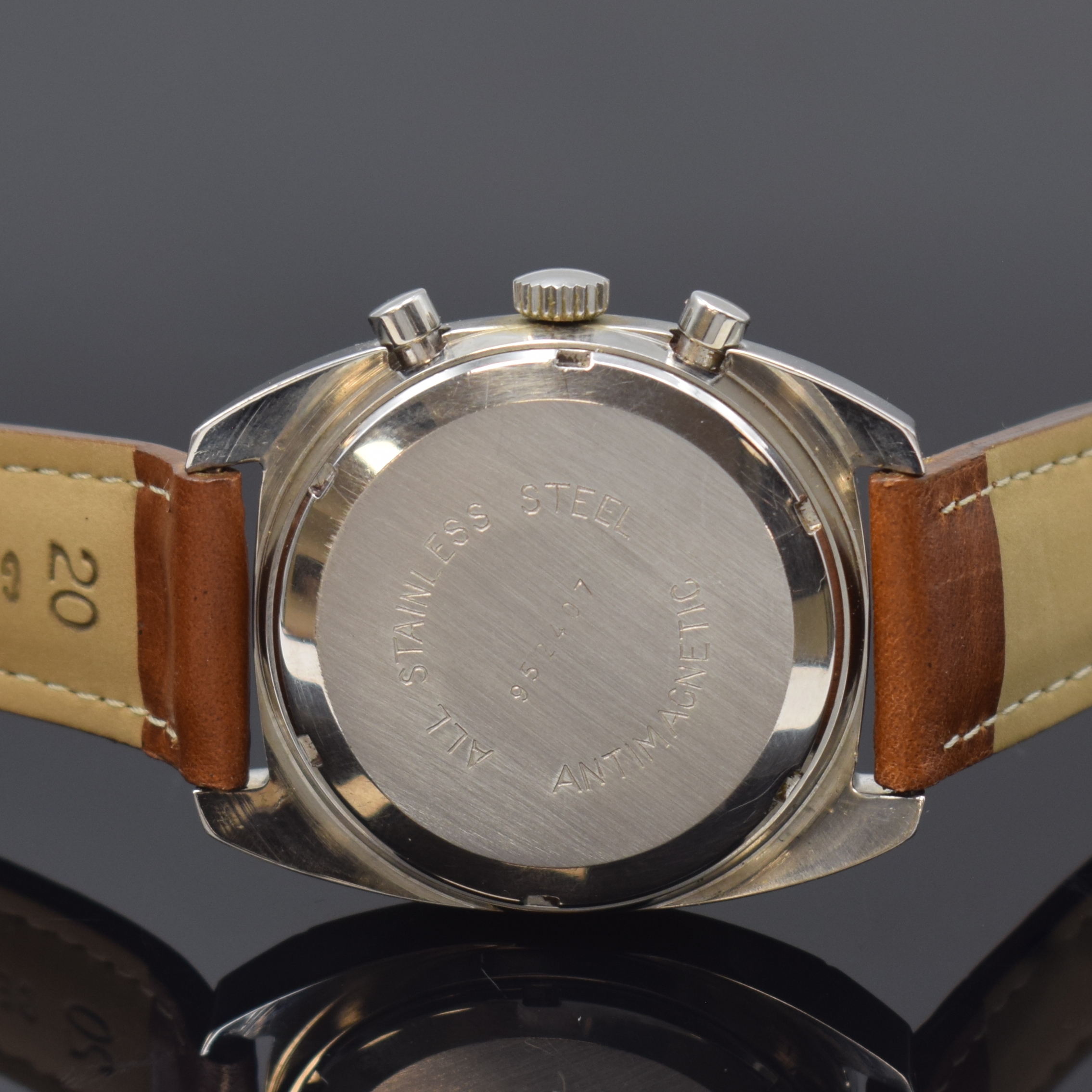Detail c: WAKMANN Armbandchronograph in Stahl, Schweiz um 1970, Handaufzug, Kissenförm. Geh., Boden verschr., schwarz. Zifferbl., weisse Hilfsblätter, arab. ...