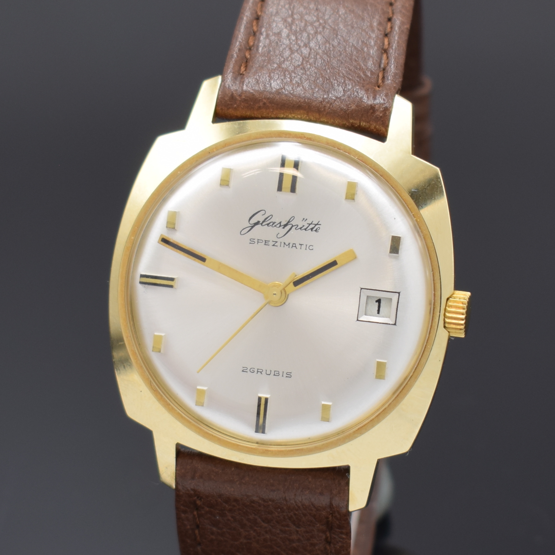 Detail a: GLASHÜTTE Spezimatic nahezu neuwertige Armbanduhr, DDR um 1974, Automatik, verg., Kissenförm. Geh., aufgedr. Stahlboden, silb. Zifferbl., gold. ...