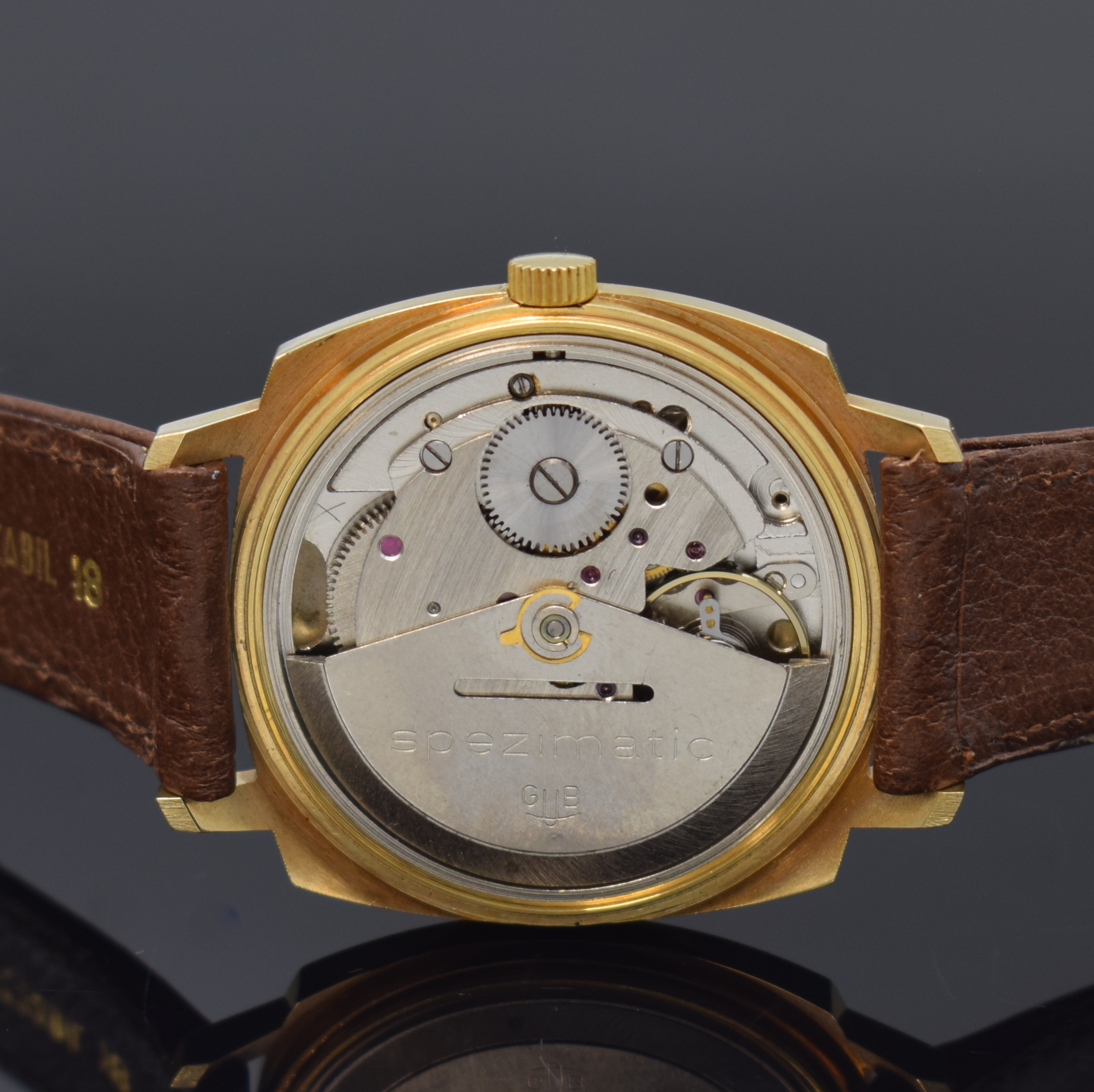 Detail d: GLASHÜTTE Spezimatic nahezu neuwertige Armbanduhr, DDR um 1974, Automatik, verg., Kissenförm. Geh., aufgedr. Stahlboden, silb. Zifferbl., gold. ...