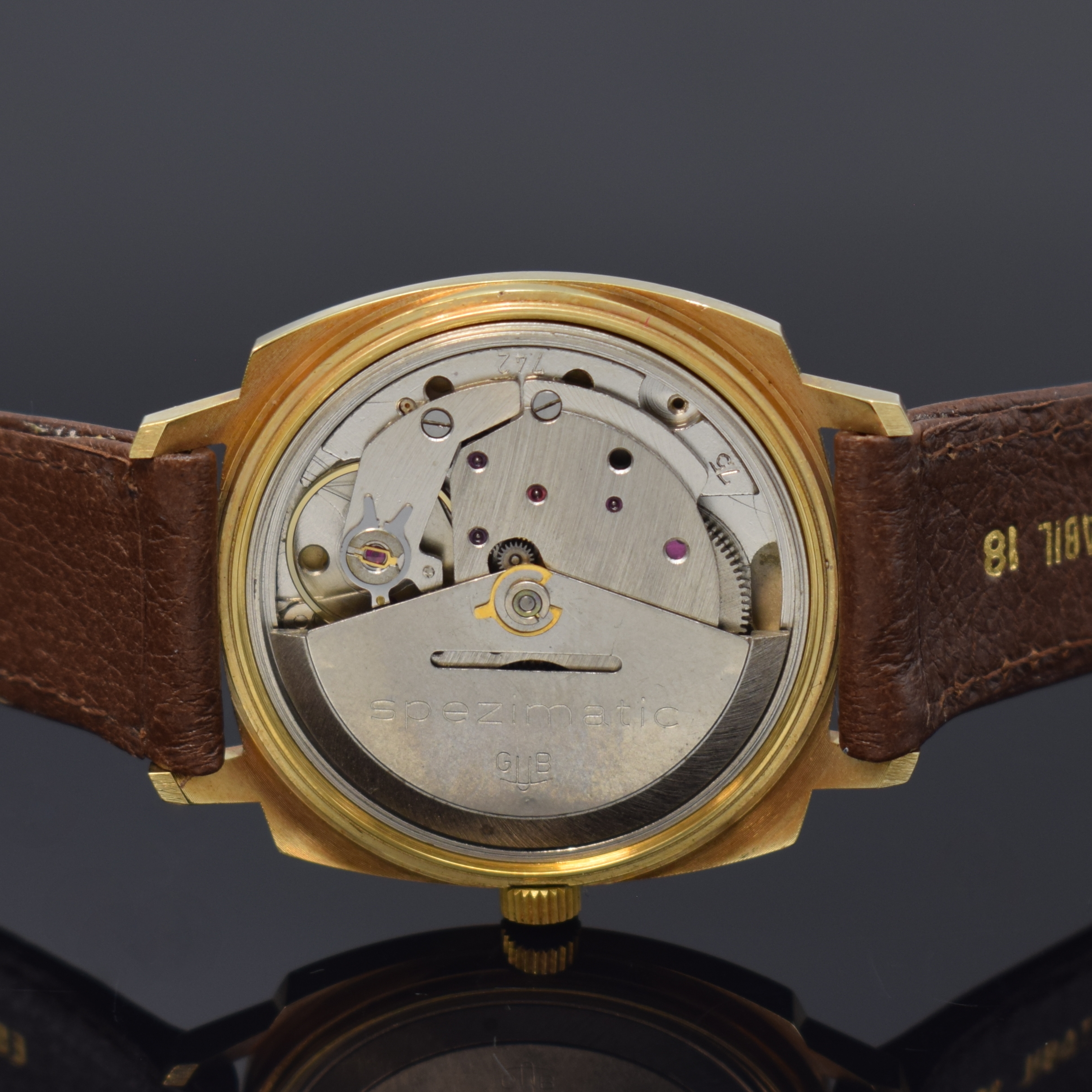 Detail e: GLASHÜTTE Spezimatic nahezu neuwertige Armbanduhr, DDR um 1974, Automatik, verg., Kissenförm. Geh., aufgedr. Stahlboden, silb. Zifferbl., gold. ...