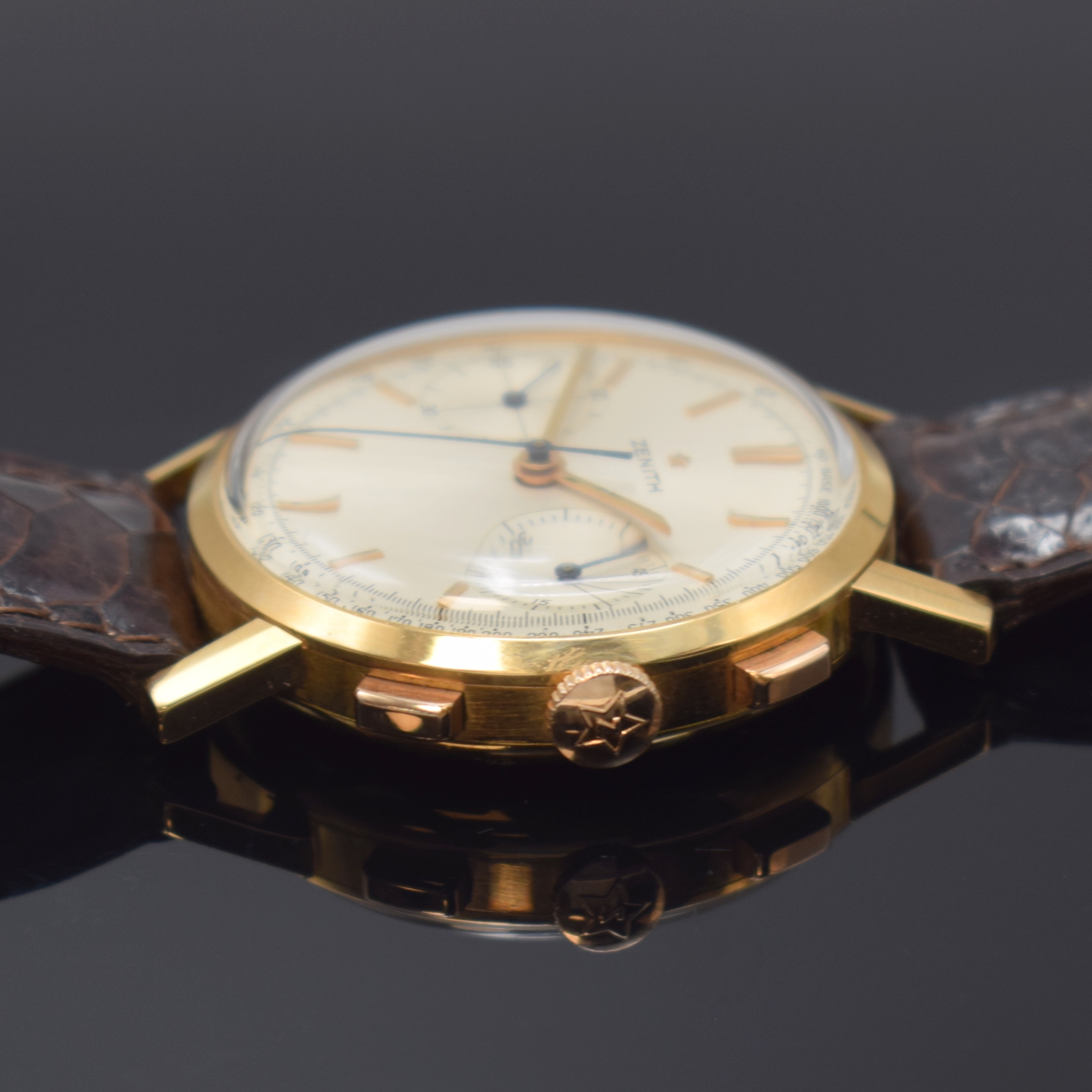 Detail b: ZENITH Schaltradchronograph in RoseG 750/000, Schweiz um 1965, Handaufzug, 3-tlg. Geh., Boden u. Glasrand gedr., orig. Krone, silb. Zifferbl. pat., ...