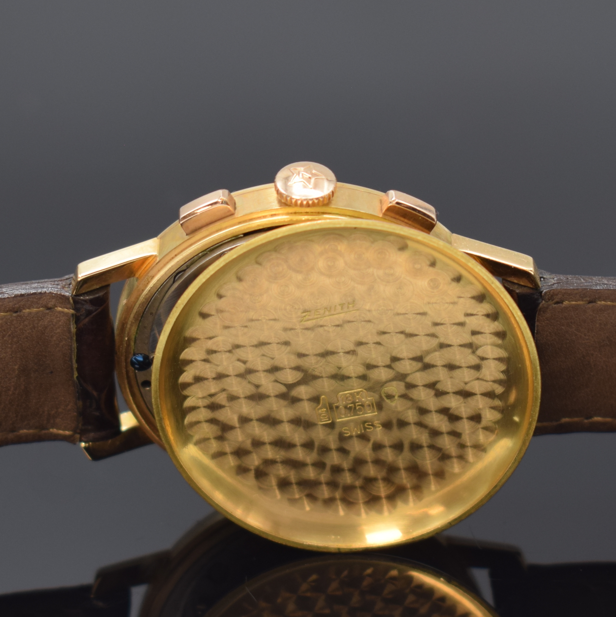 Detail e: ZENITH Schaltradchronograph in RoseG 750/000, Schweiz um 1965, Handaufzug, 3-tlg. Geh., Boden u. Glasrand gedr., orig. Krone, silb. Zifferbl. pat., ...