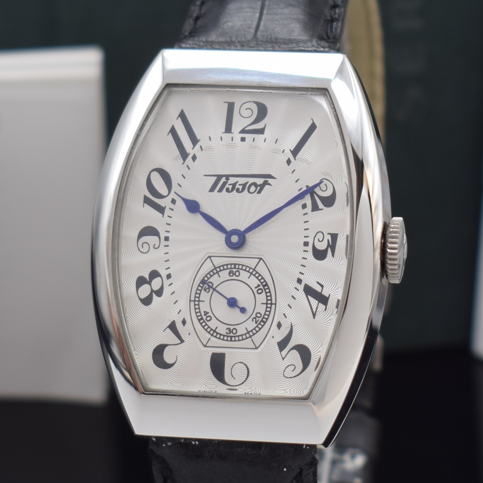 Detail a: TISSOT Porto auf 6666 Stück limitierte Armbanduhr in Stahl, Schweiz lt. orig. Pap. verk. 2001, Handaufzug, tonneauförm. Geh., Boden 8-fach ...