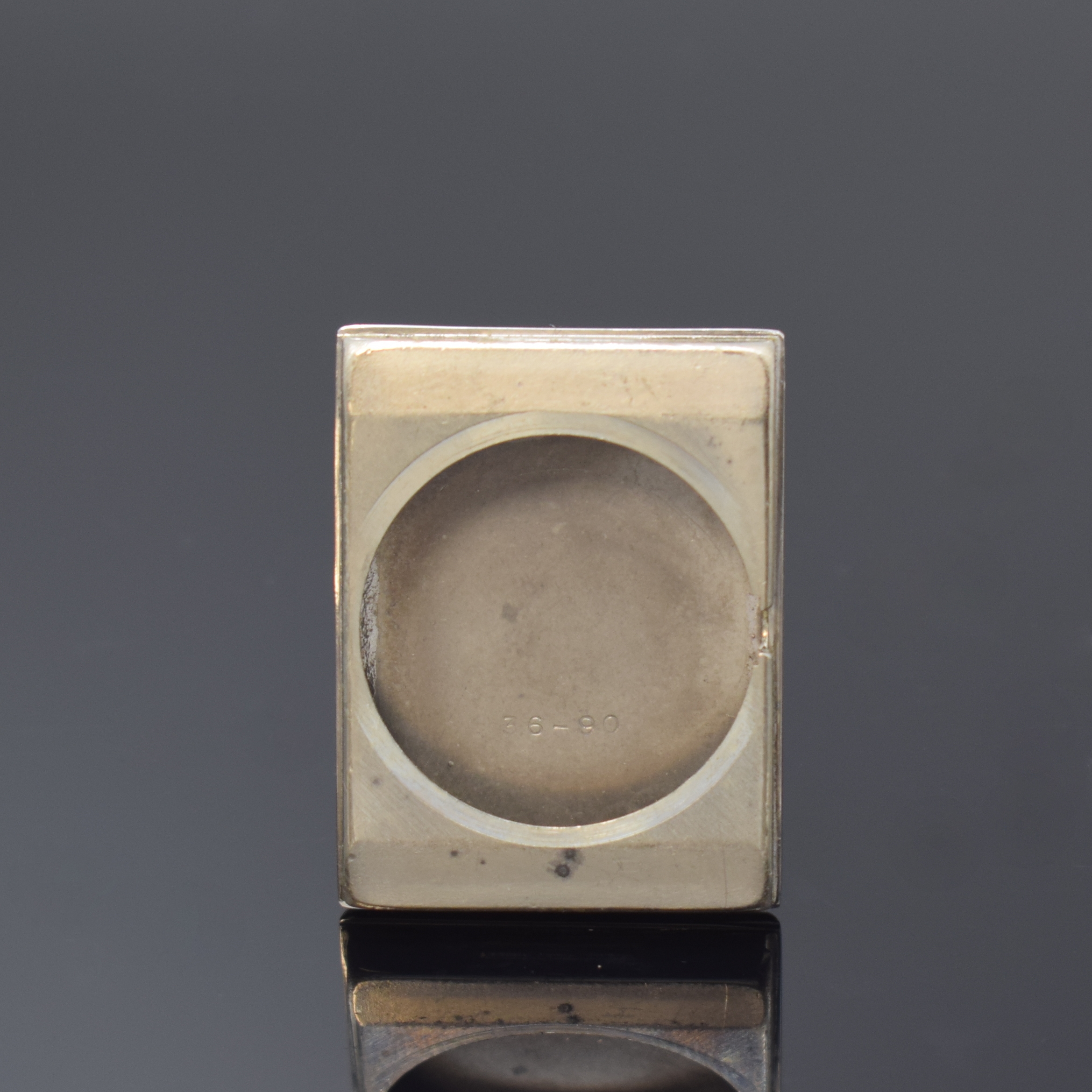 Detail e: NUMA JEANNIN Armbanduhr, Schweiz um 1996, Design der 1930er Jahre, Handaufzug, verg. Metallgeh., Boden aufgedr., in sich leicht gewölbt, 2-farb. ...