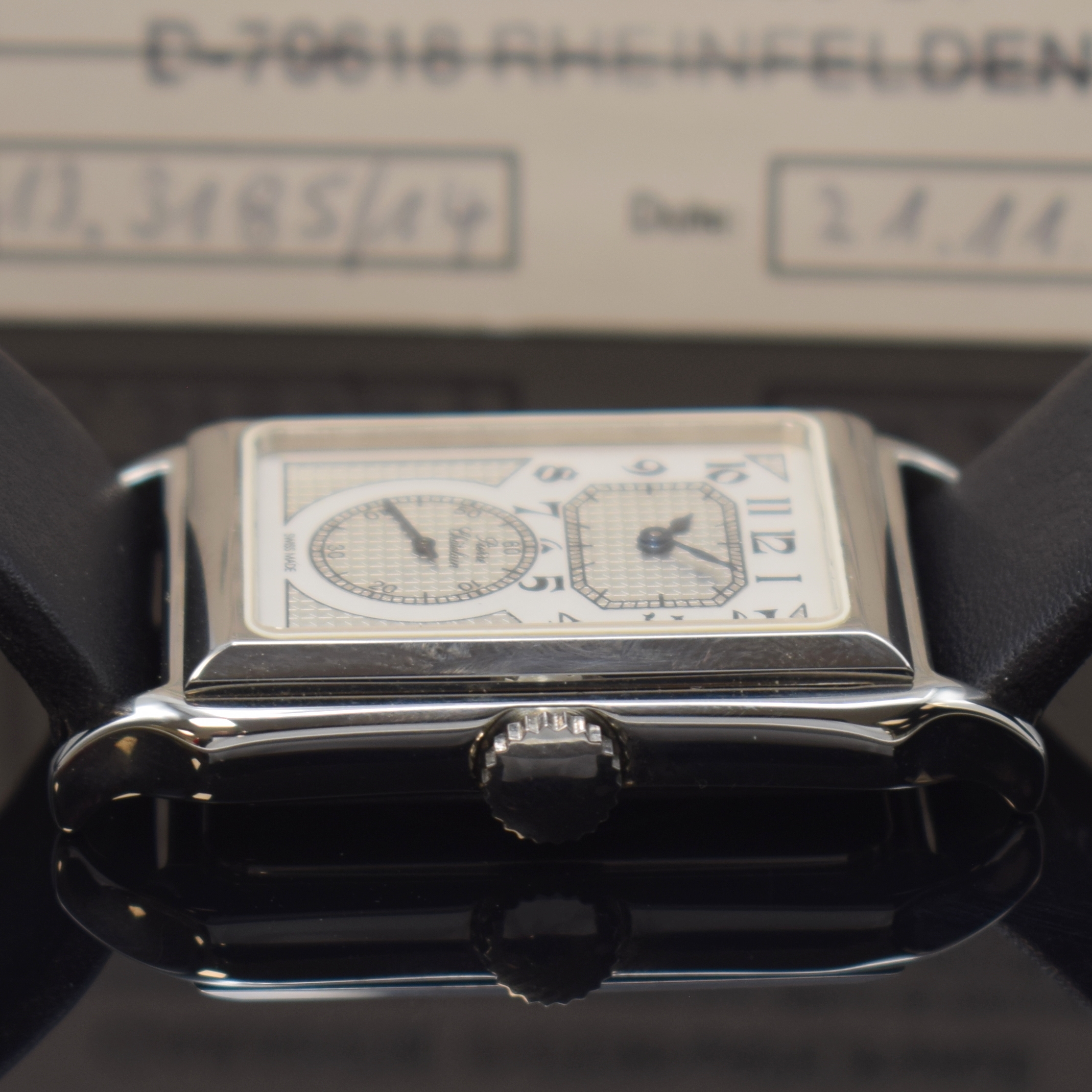 Detail b: PIERRE CHATELAIN Armbanduhr, Handaufzug, Edelstahlgeh. beids. vergl., Boden aufgedr., 2-farb. Zifferbl., gebl. Zeiger, Anz. v. Std. und Min. bei 12, ...