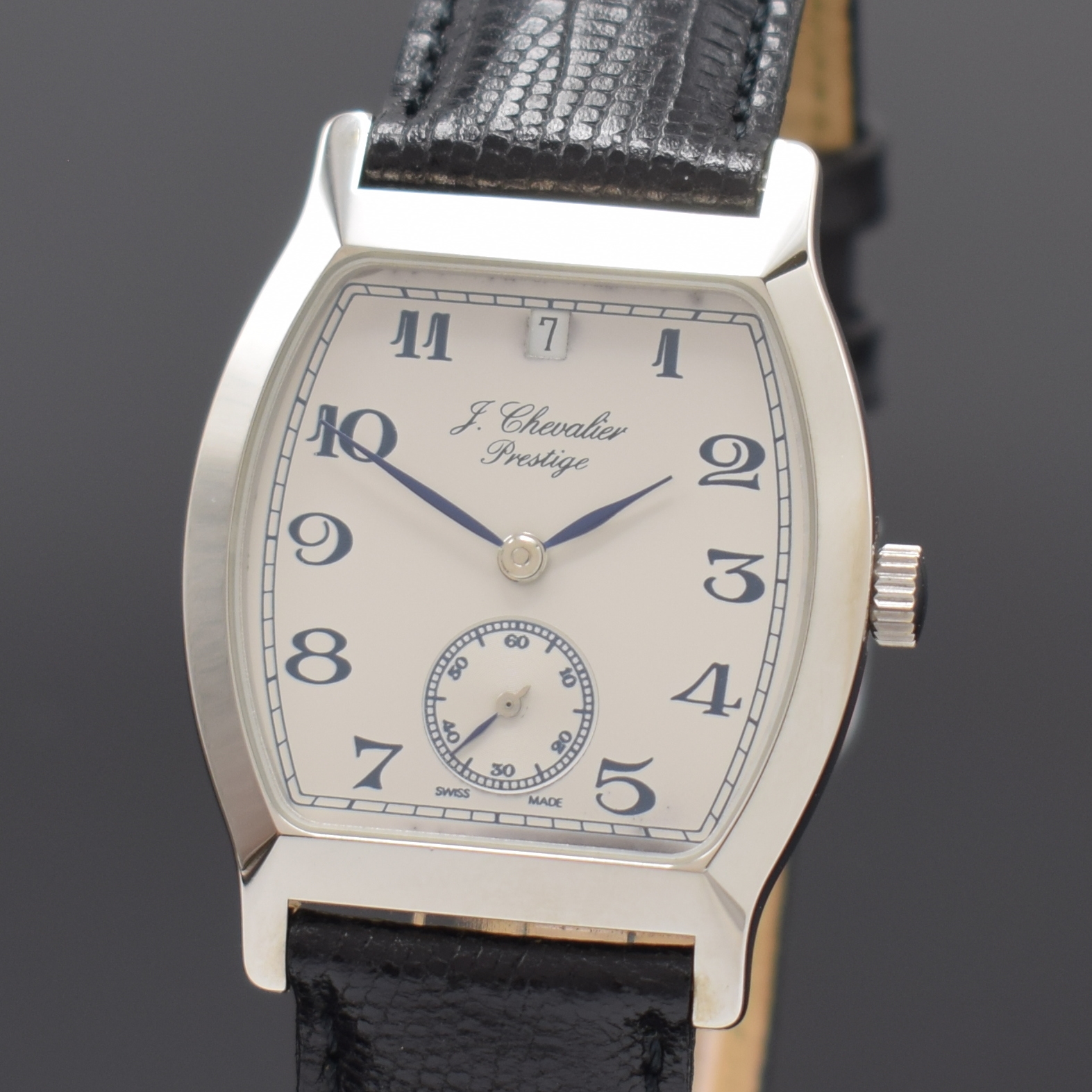 Detail a: CHEVALIER Prestige Armbanduhr, Handaufzug, Schweiz 1990er Jahre, Handaufzug, tonneauförm. Geh., Edelstahlboden aufgedr., silb. Zifferbl. m. arab. ...