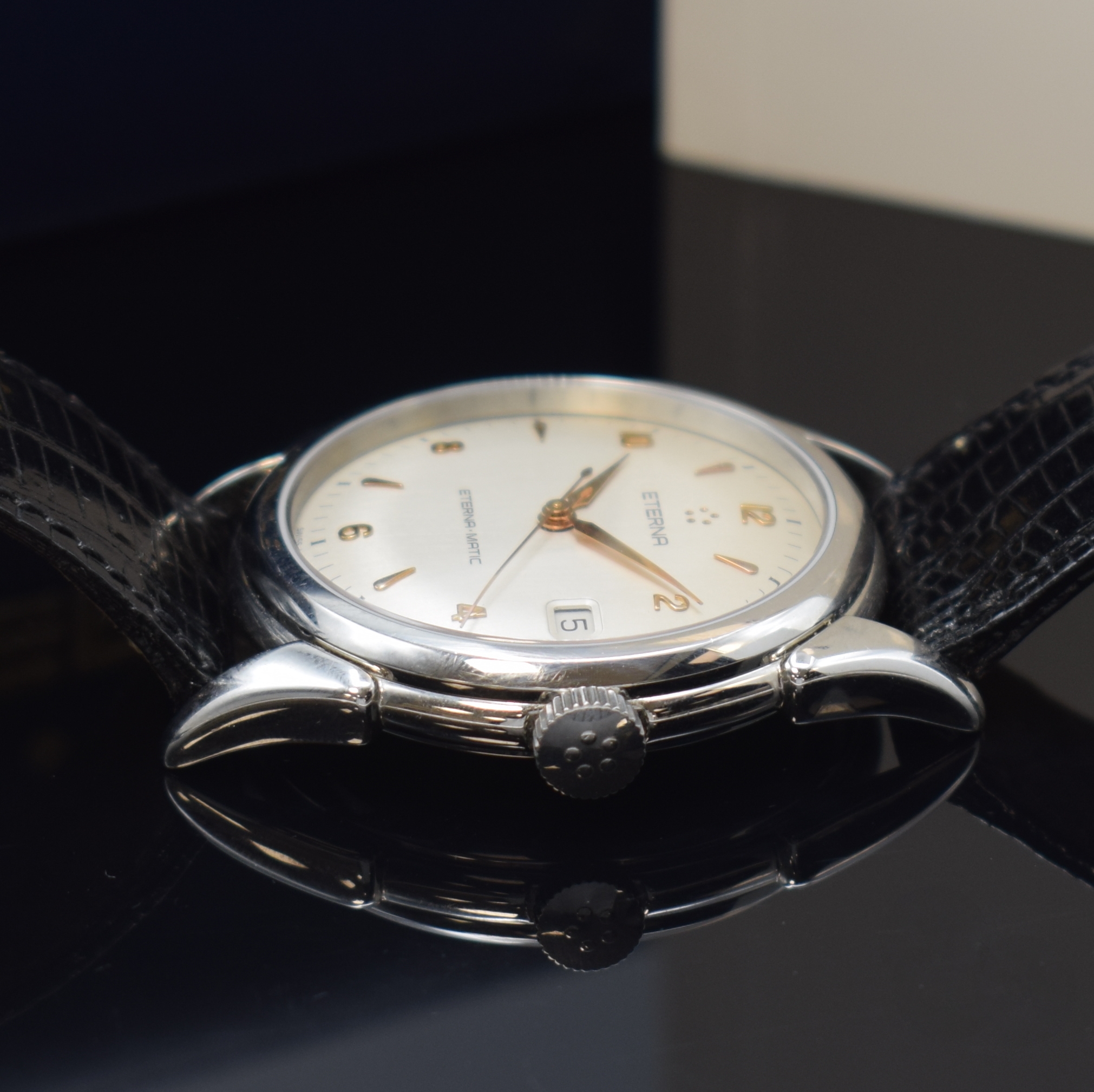 Detail c: ETERNA-MATIC 1948 Herrenarmbanduhr in Stahl, Schweiz um 1995, Automatik, Boden aufgedr., orig. Lederband m. orig. Dornschl., silb. Zifferbl. m. gold. ...