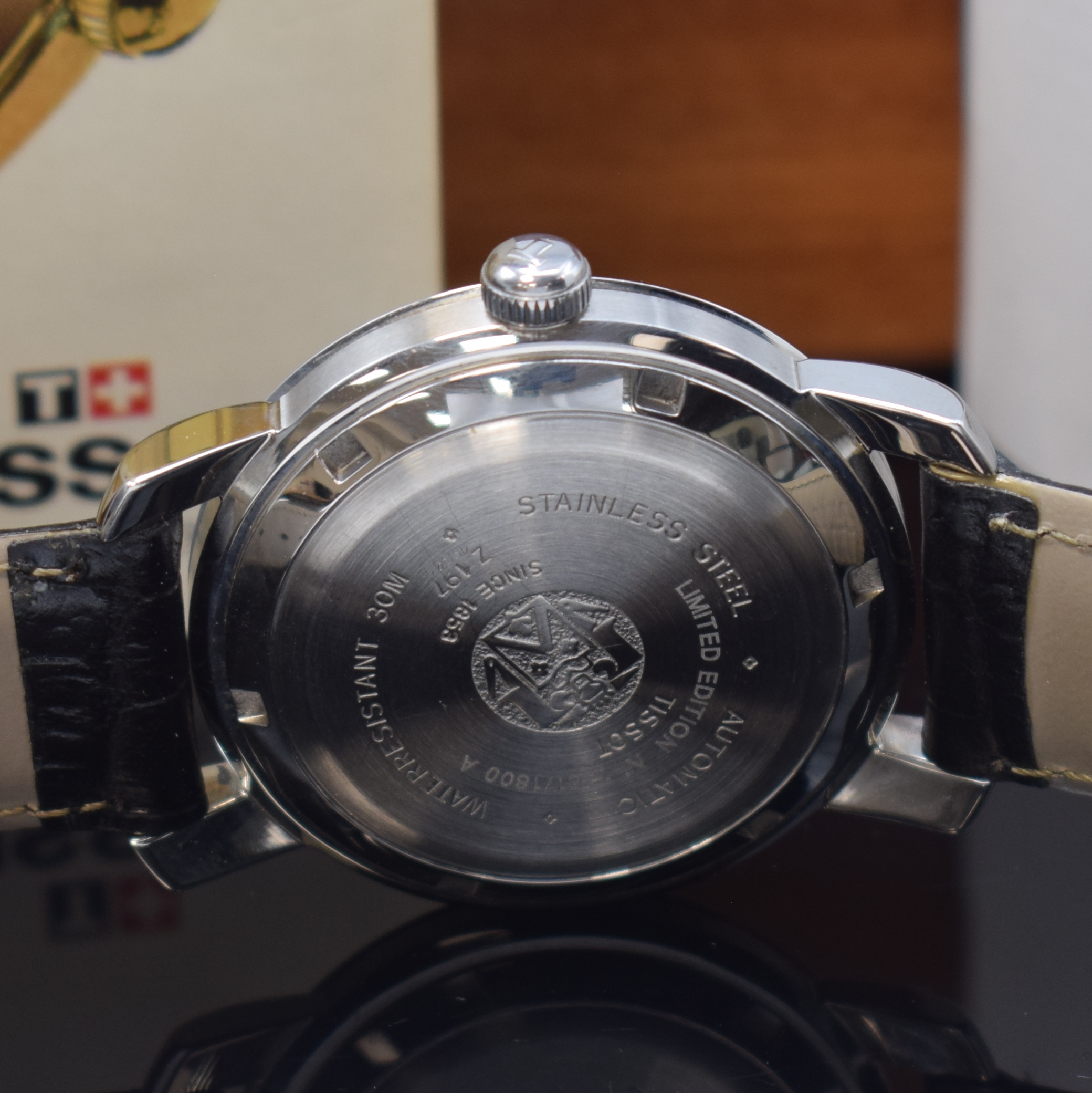 Detail d: TISSOT Navigator auf 1800 Stück limitierte Herrenarmbanduhr, Automatik, Jbiläumsausgabe in Stahl, Boden verschr., Serie A, Zifferblatt im Zentrum ...
