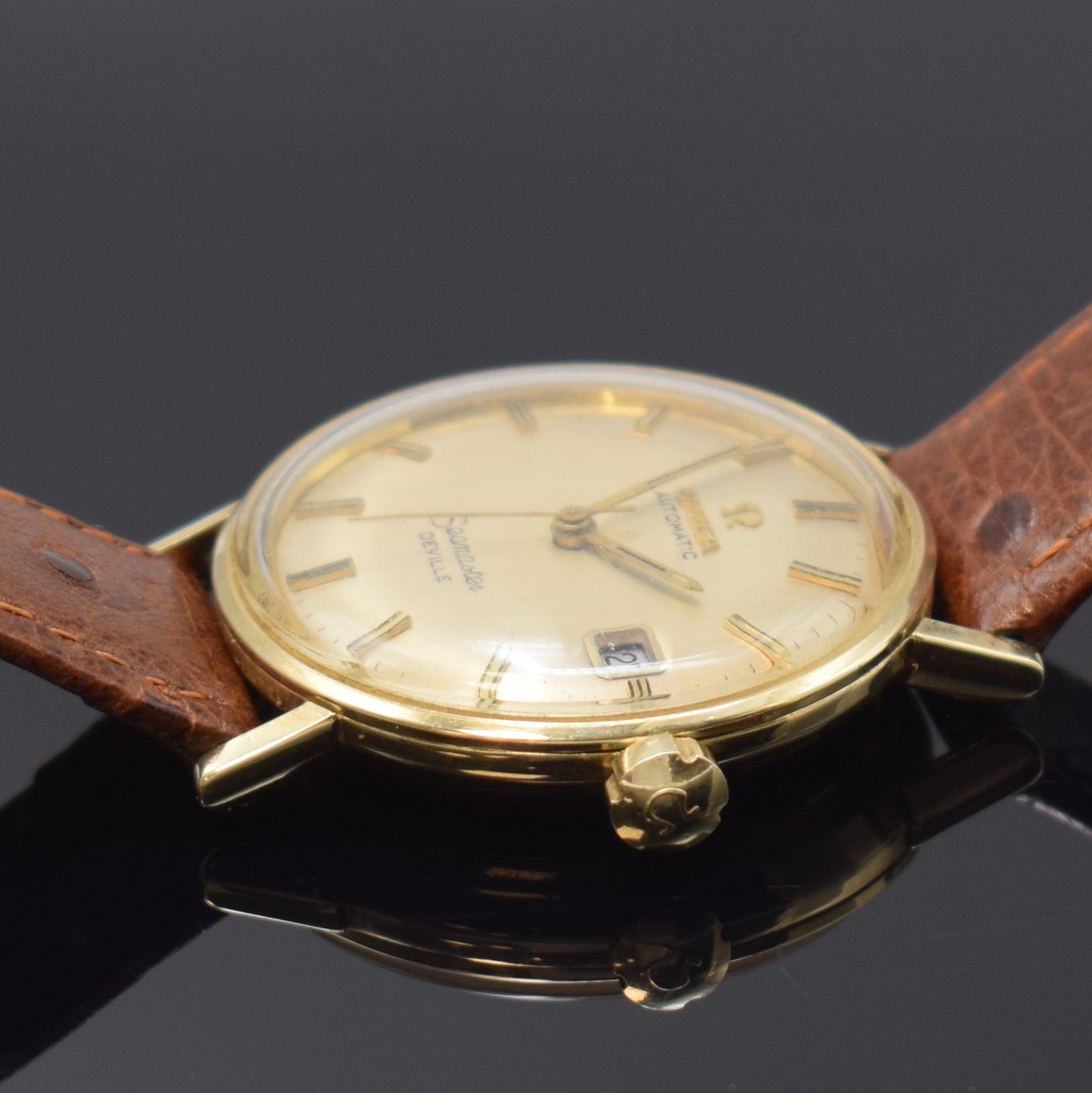 Detail b: OMEGA Herrenarmbanduhr Seamaster De Ville, Automatik, Schweiz um 1969, verg. Einschalengeh., Glasrand aufgedr., gold. orig. Zifferblatt m. aufges. ...