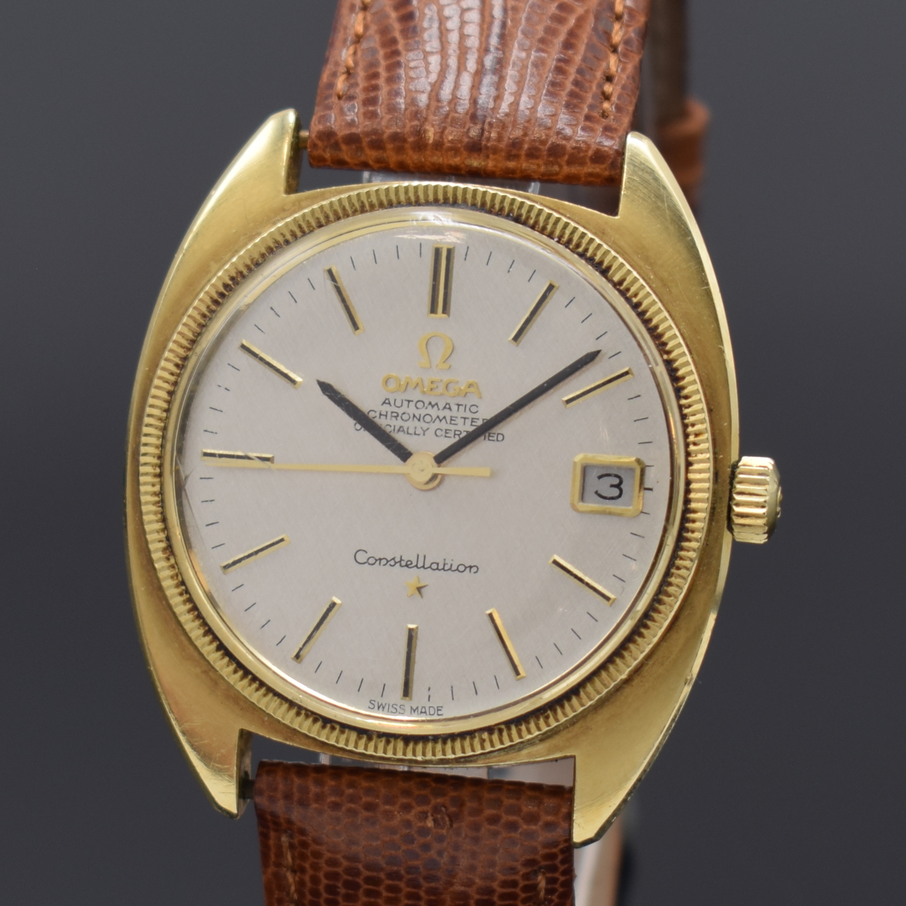 Detail a: OMEGA Constellation Chronometer Herrenarmbanduhr Referenz 168.027, Automatik, Schweiz um 1968, Edelstahlgeh. m. Goldhaube, geriffelte Lünette, Datum ...
