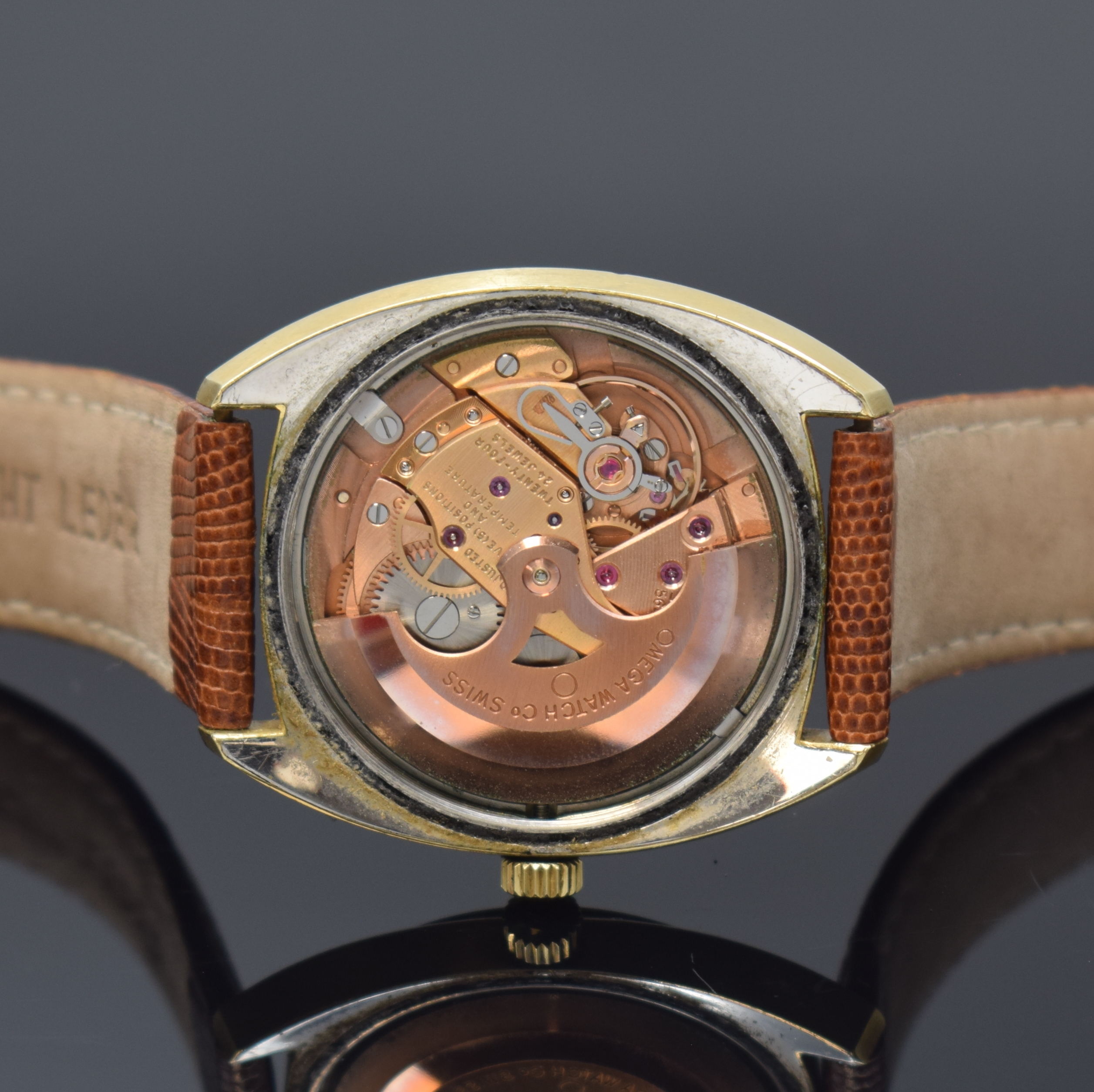 Detail e: OMEGA Constellation Chronometer Herrenarmbanduhr Referenz 168.027, Automatik, Schweiz um 1968, Edelstahlgeh. m. Goldhaube, geriffelte Lünette, Datum ...