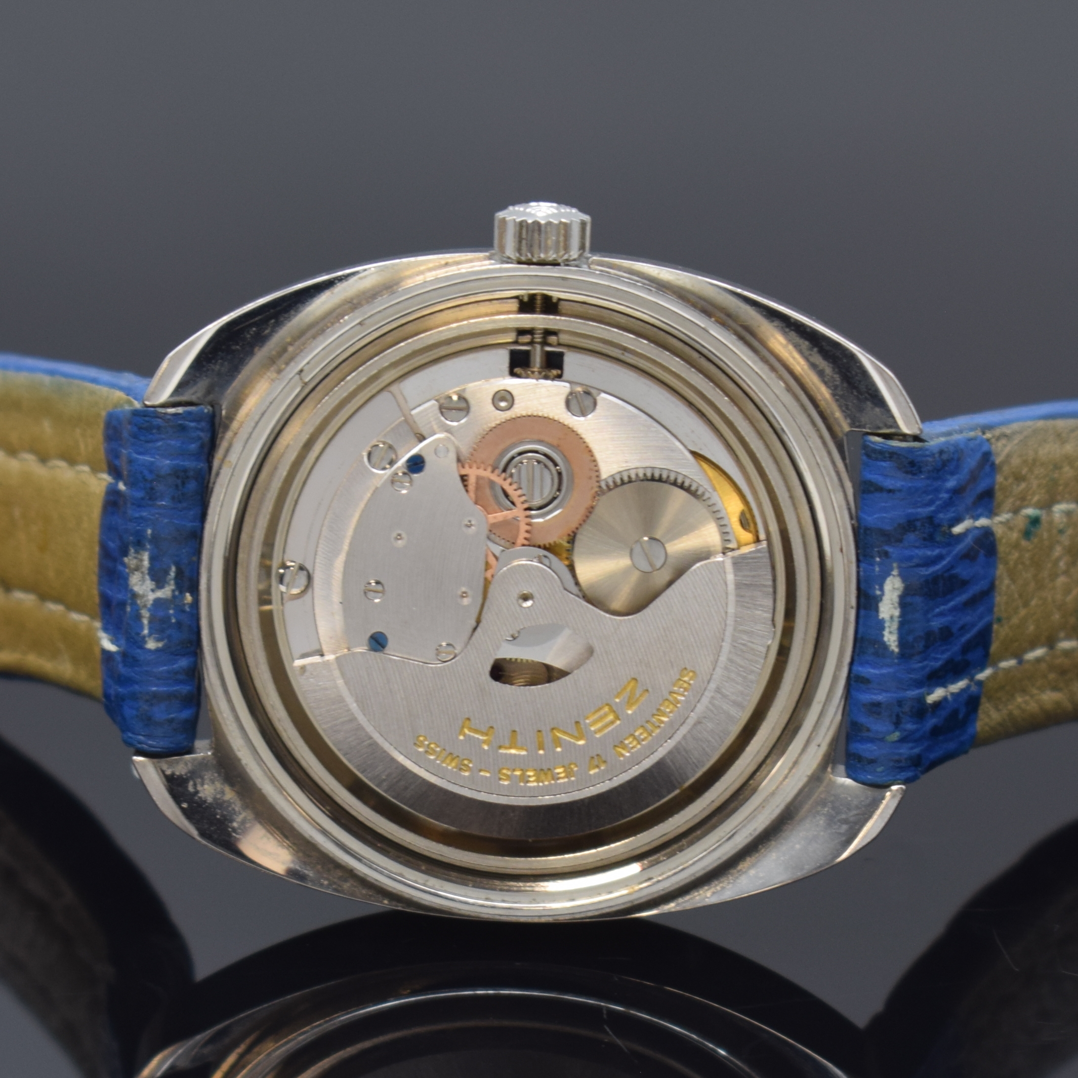 Detail e: ZENITH Herrenarmbanduhr Referenz 01-1291-380, Automatik, Schweiz um 1970, massiv Edelst. inkl. Lederband m. orig. Dornschl., blaues Zifferbl. m. ...
