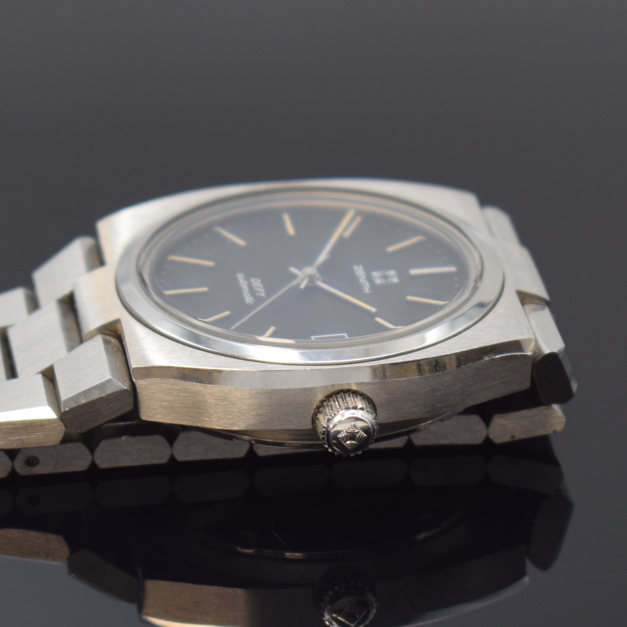 Detail c: ZENITH Defy Herrenarmbanduhr Referenz 02.0360.380, Automatik, Schweiz um 1973, massives Edelstahlgeh. inkl. orig. Gliederband m. Faltschl., Boden ...