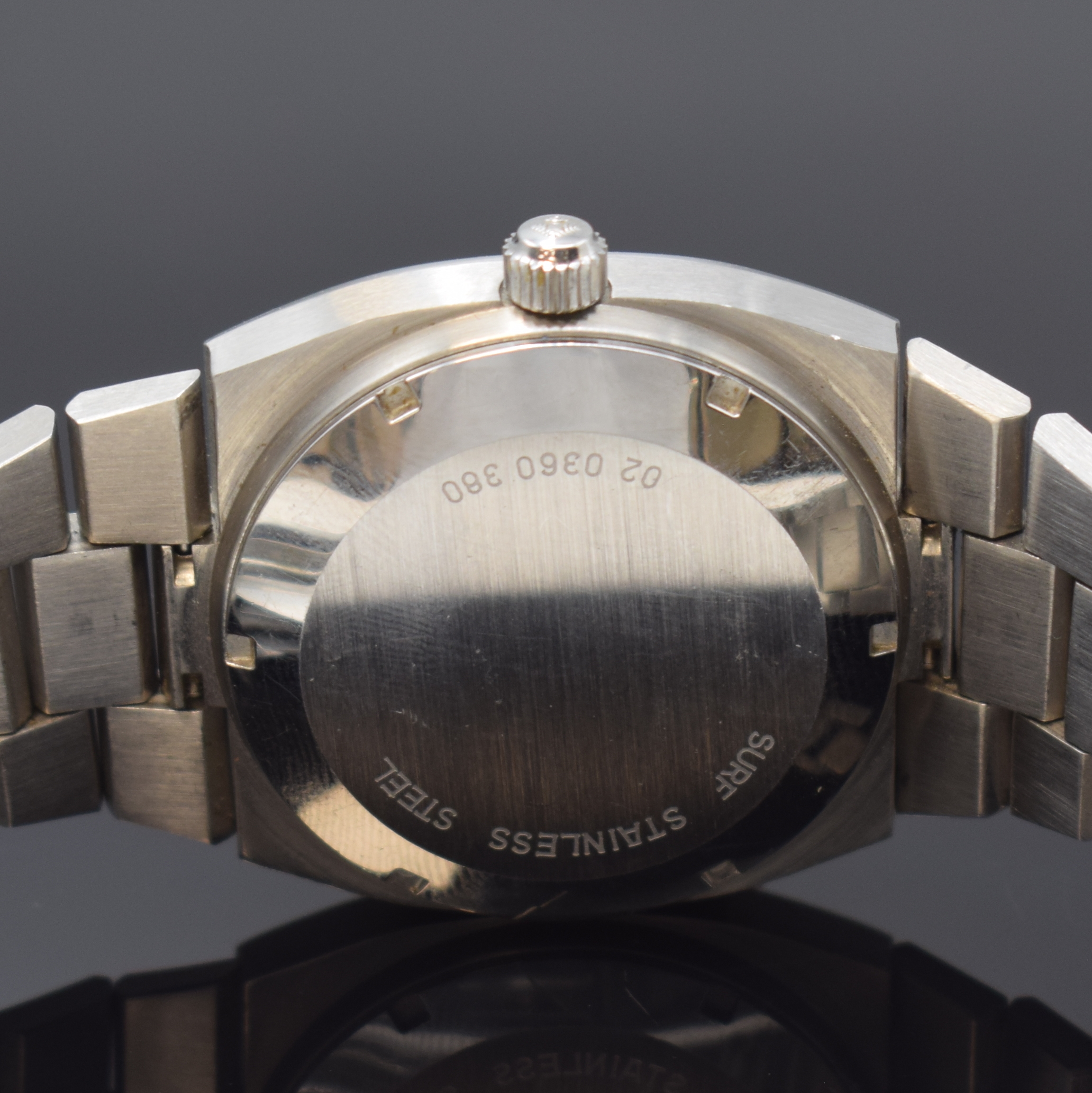 Detail d: ZENITH Defy Herrenarmbanduhr Referenz 02.0360.380, Automatik, Schweiz um 1973, massives Edelstahlgeh. inkl. orig. Gliederband m. Faltschl., Boden ...