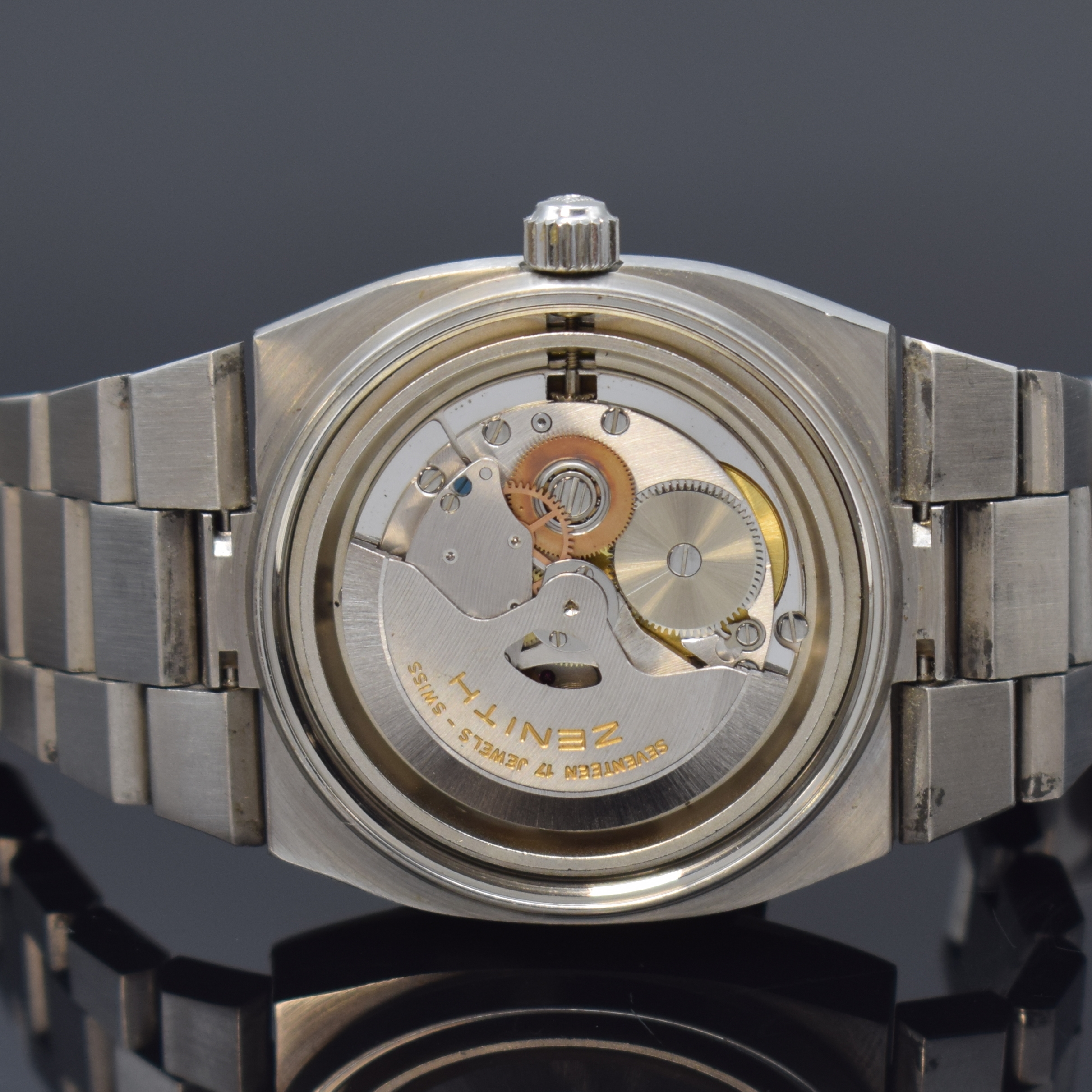 Detail e: ZENITH Defy Herrenarmbanduhr Referenz 02.0360.380, Automatik, Schweiz um 1973, massives Edelstahlgeh. inkl. orig. Gliederband m. Faltschl., Boden ...