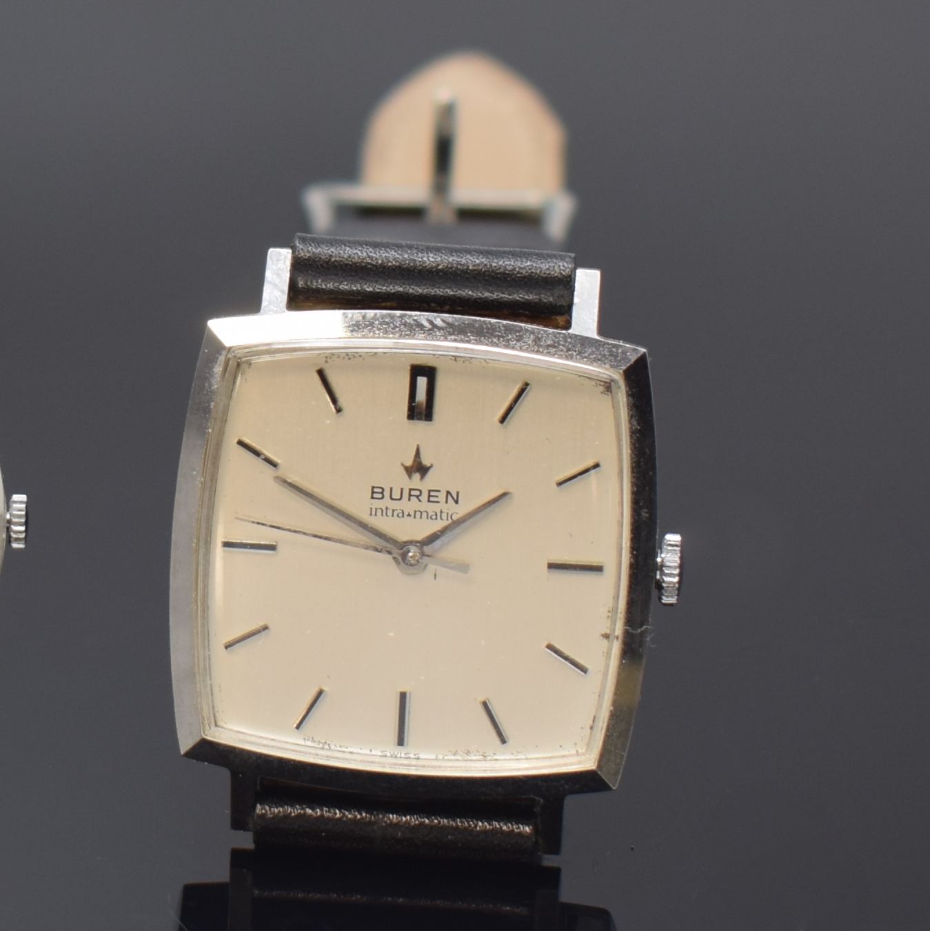 Detail b: INTRA-MATIC 2 Armbanduhren von Hamilton und Buren in Stahl, Schweiz um 1965, Automatik, 1.) HAMILTON, 3-tlg. Geh., Boden u. Glasrand aufgedr., silb. ...