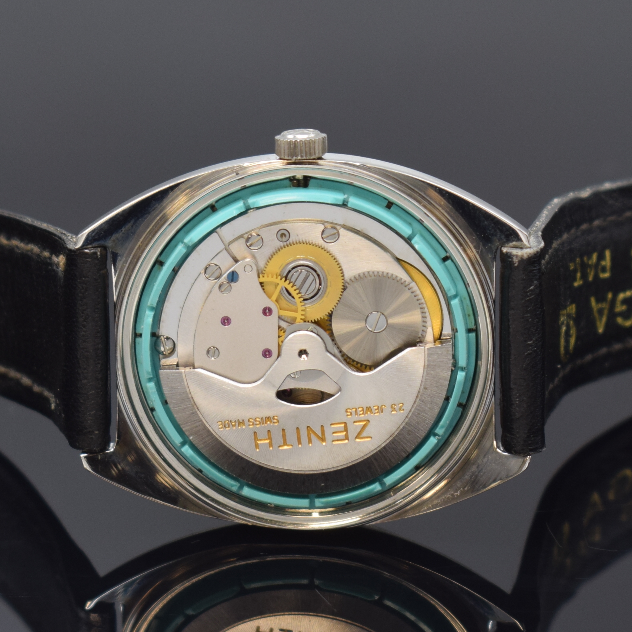 Detail d: ZENITH Autosport Herrenarmbanduhr in Stahl, Schweiz um 1970, Automatik, 2-tlg. Geh., Boden verschr., silb. Zifferbl., silb. Indizes u. Zeiger, Datum ...