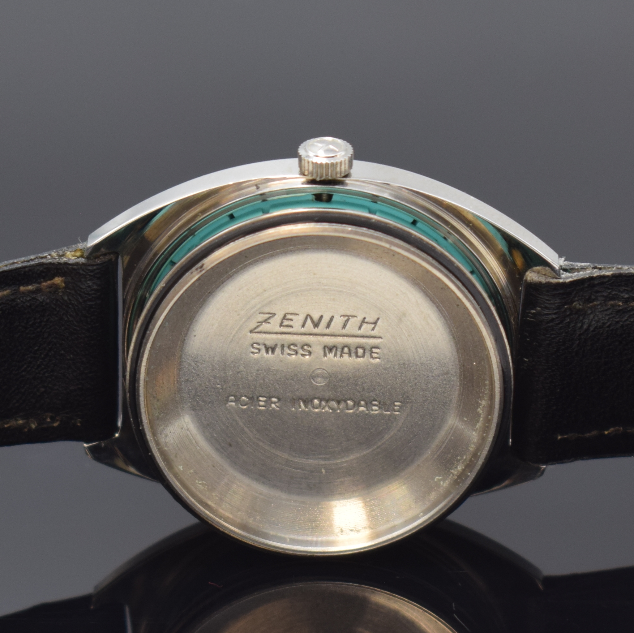 Detail f: ZENITH Autosport Herrenarmbanduhr in Stahl, Schweiz um 1970, Automatik, 2-tlg. Geh., Boden verschr., silb. Zifferbl., silb. Indizes u. Zeiger, Datum ...
