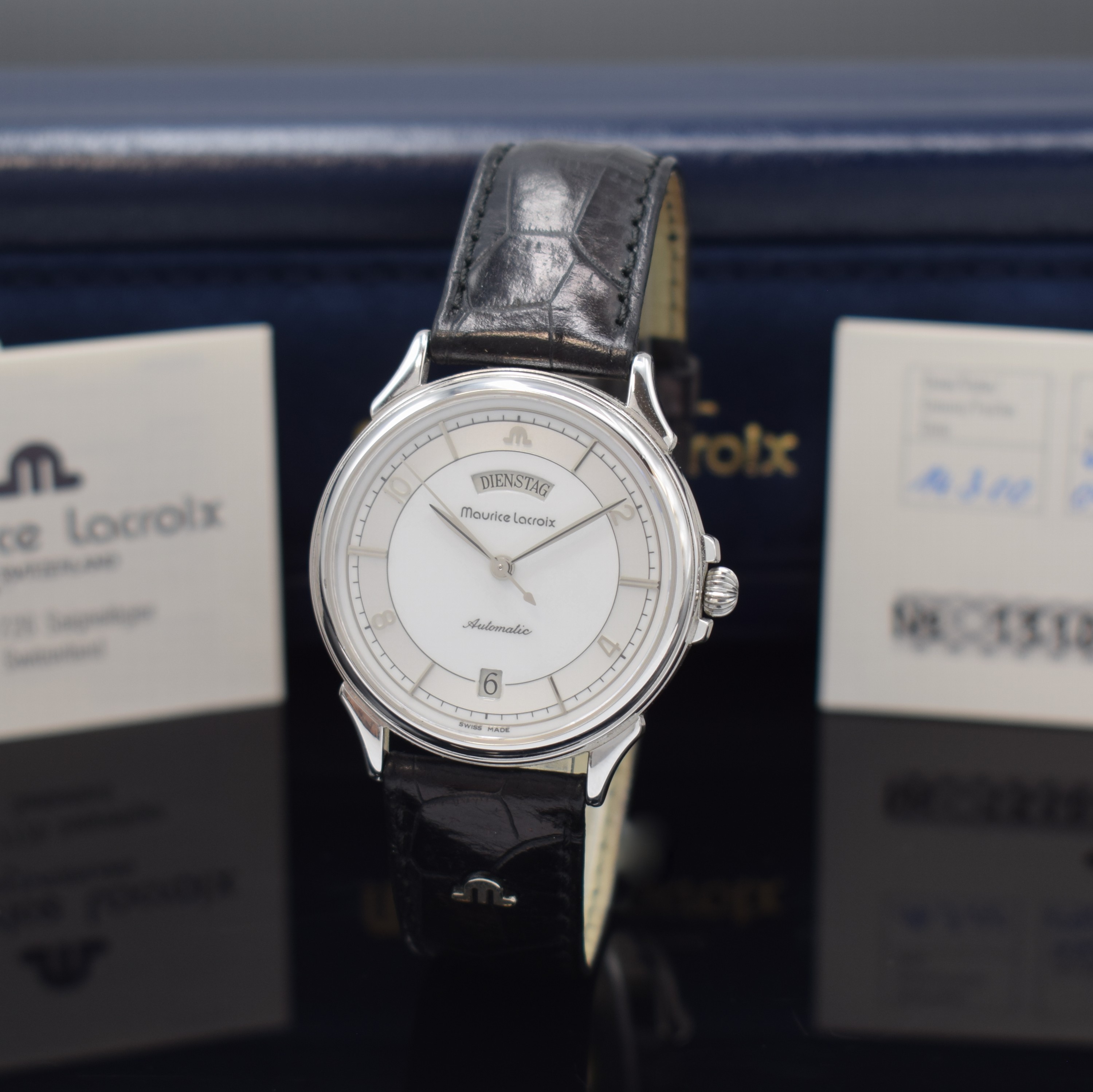 MAURICE LACROIX Armbanduhr mit Tag und Datum in Stahl, Schweiz lt. orig. Pap. verk. 2000, Automatik, 2-tlg. Geh., Boden aufgedr., silb./weisses ...