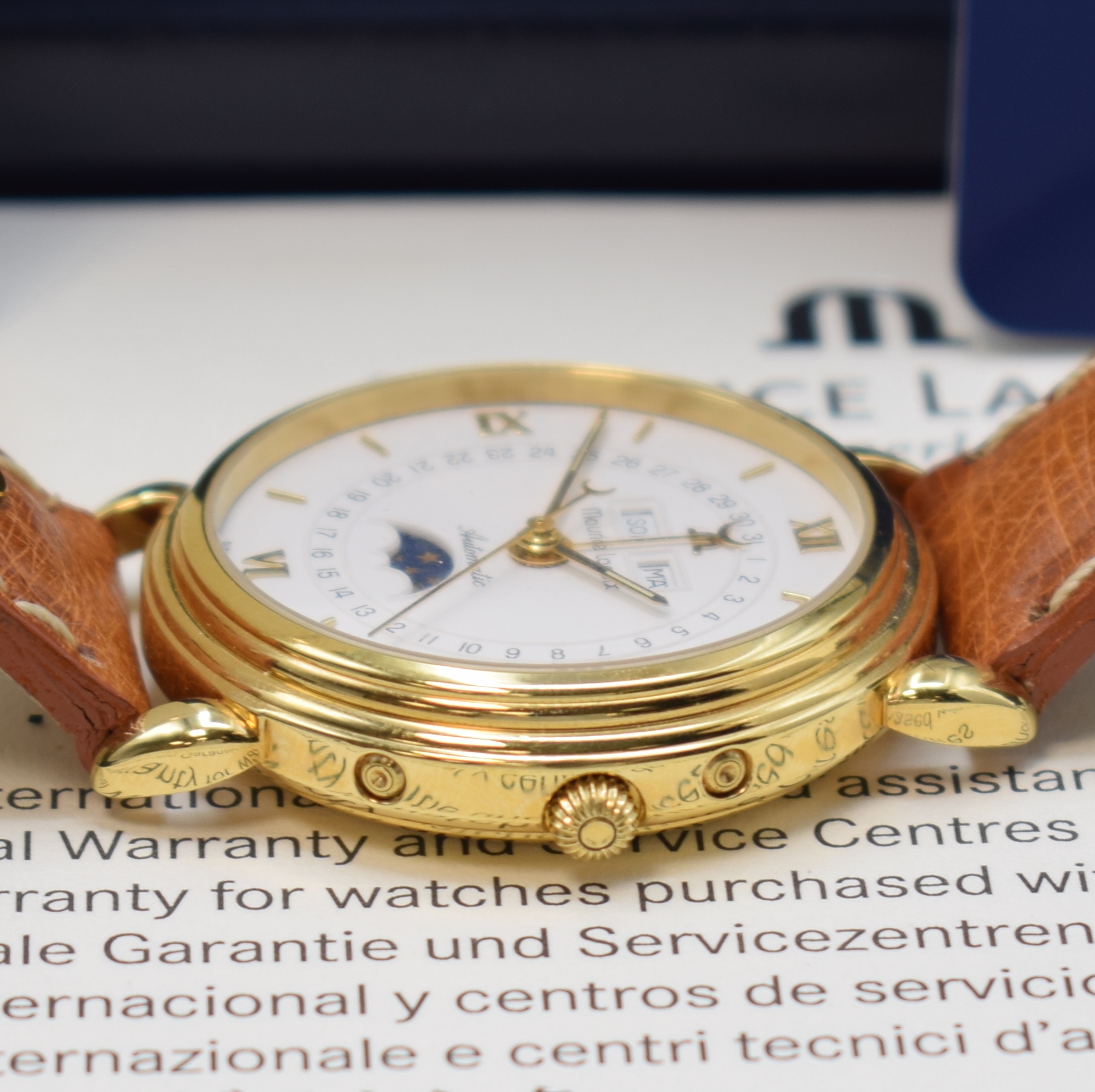 Detail b: MAURICE LACROIX Armbanduhr mit Vollkalender und Mondphase, Schweiz lt. orig. Pap. verk. 2000, Automatik, verg., beids. vergl. Geh., Boden u. Glasrand ...
