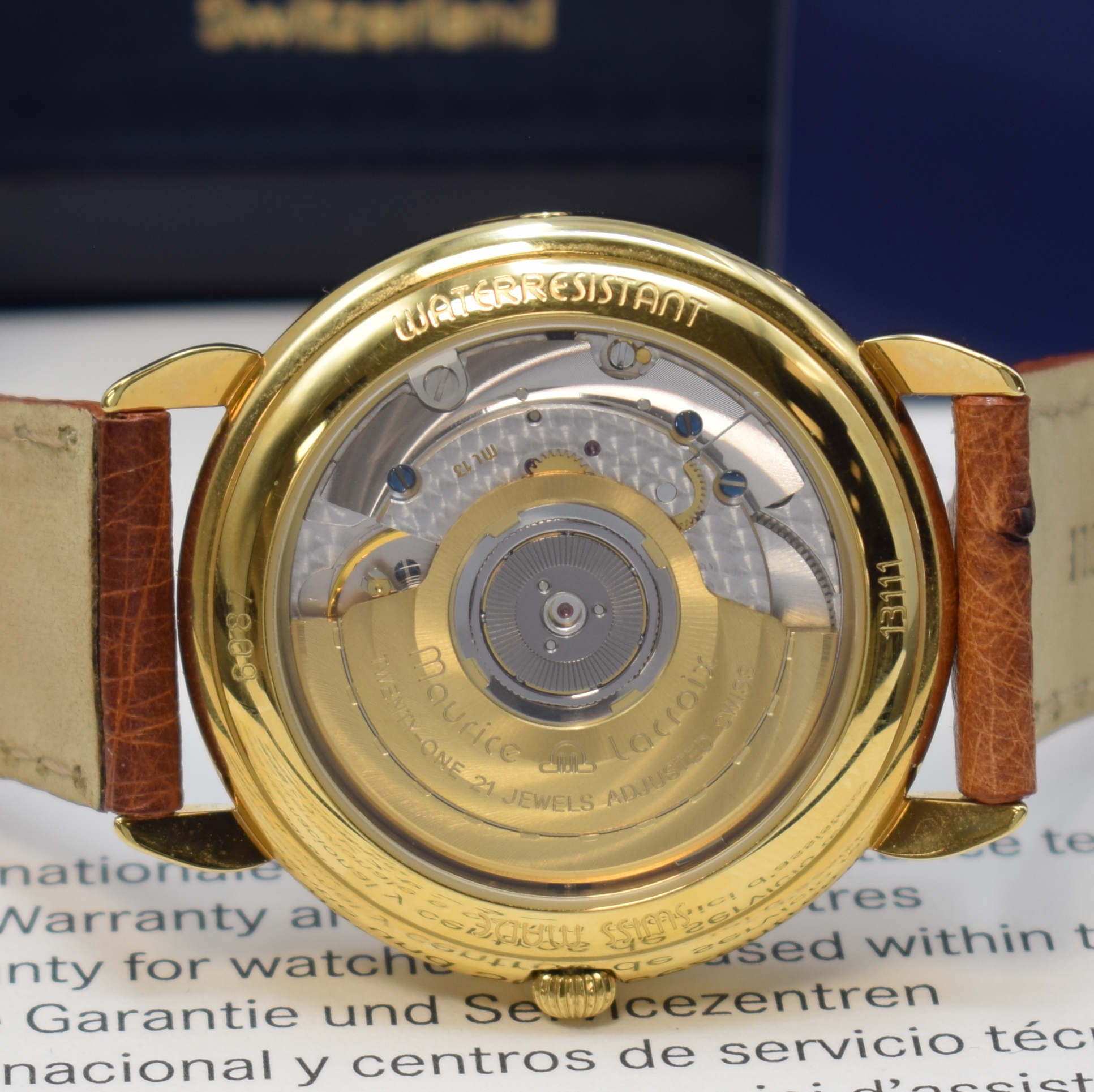 Detail e: MAURICE LACROIX Armbanduhr mit Vollkalender und Mondphase, Schweiz lt. orig. Pap. verk. 2000, Automatik, verg., beids. vergl. Geh., Boden u. Glasrand ...