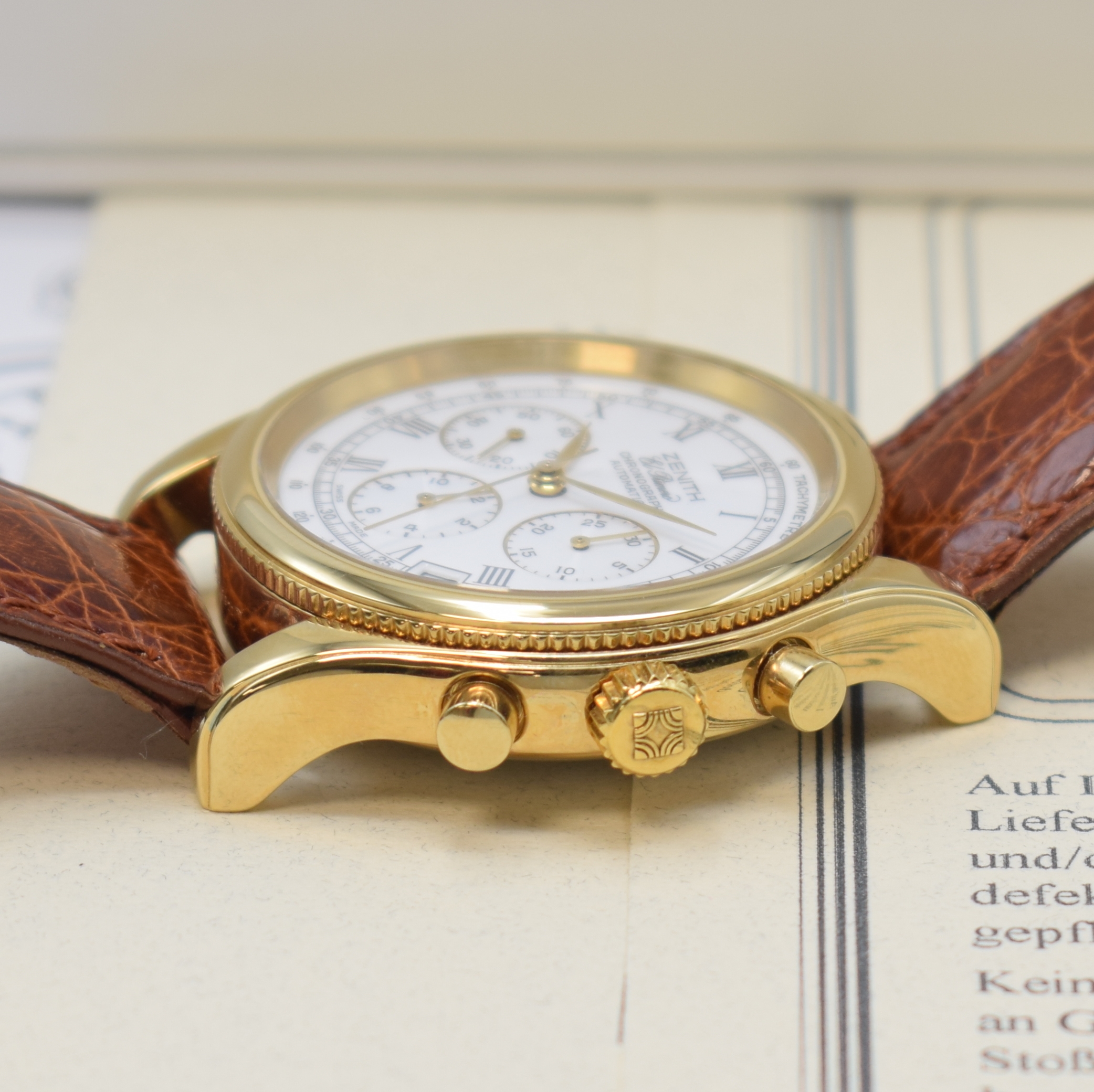 Detail c: ZENITH El Primero Schaltradchronograph Referenz 20-0210.400, Schweiz um 1995, Automatik, verg. Geh. m. aufgedr. Stahlboden, weisses Zifferbl., gold. ...