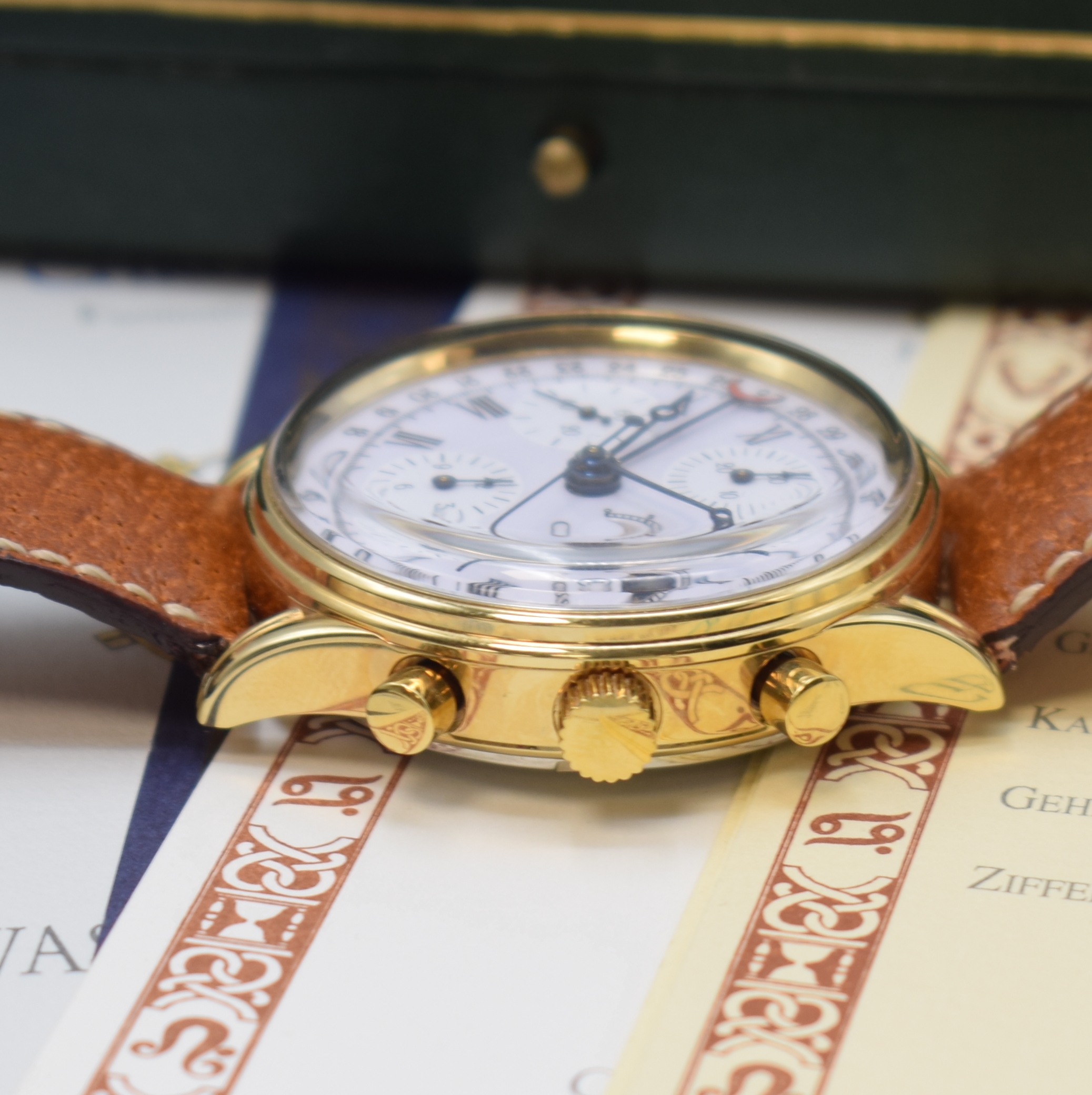 Detail b: CHRONOSWISS Armbandchronograph mit Mondphase und Datum Referenz CH77951EM, Schweiz um 1995, Automatik, verg. Geh., Stahlboden verschr., weisses ...