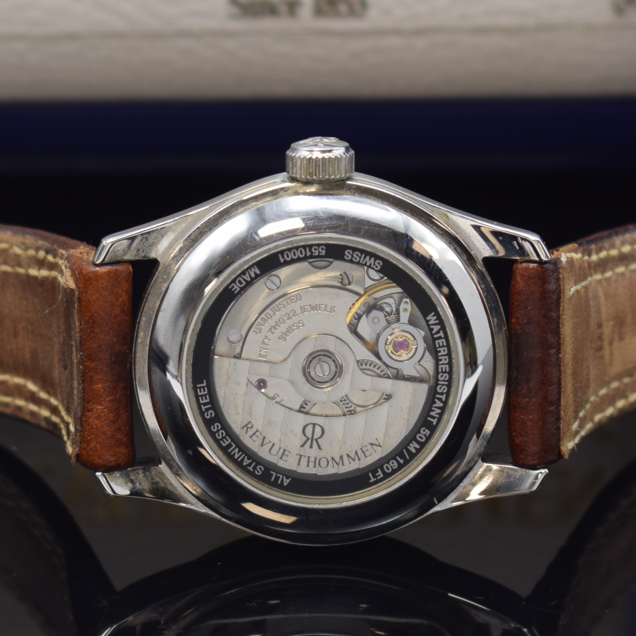 Detail d: REVUE THOMMEN Armbanduhr Modell Sport 50s, Automatik, Schweiz 1990er Jahre, Edelstahlgeh. beids. vergl., Boden aufgedr., orig. Lederband (zu ern.) m. ...