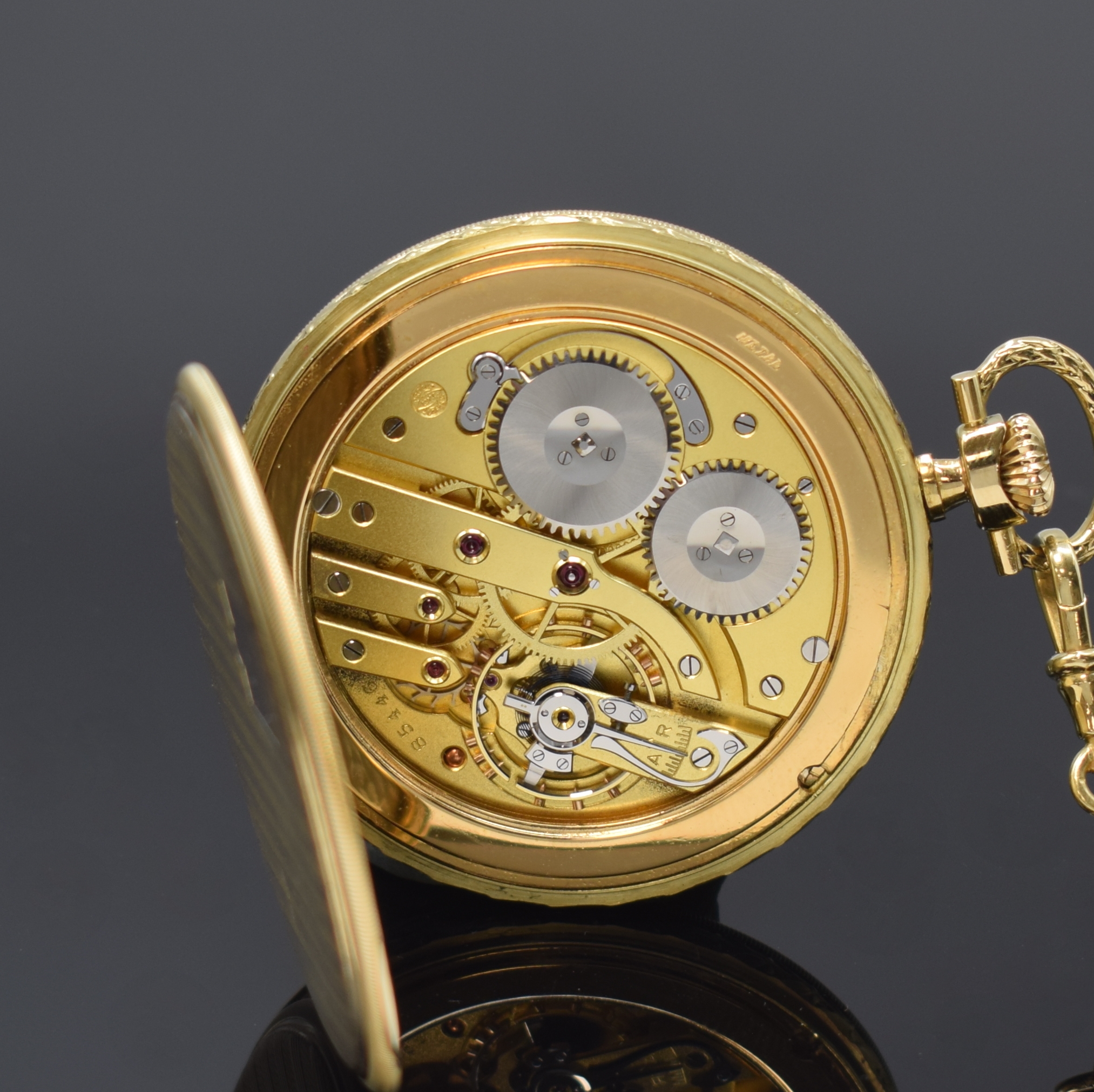 Detail e: IWC Frackuhr mit Chatelaine in GG 585/000, Schweiz um 1928, offenes, Streifenguill. Geh., floral tief grav. Rand, sign. Metallcuvette, matt-gold. ...