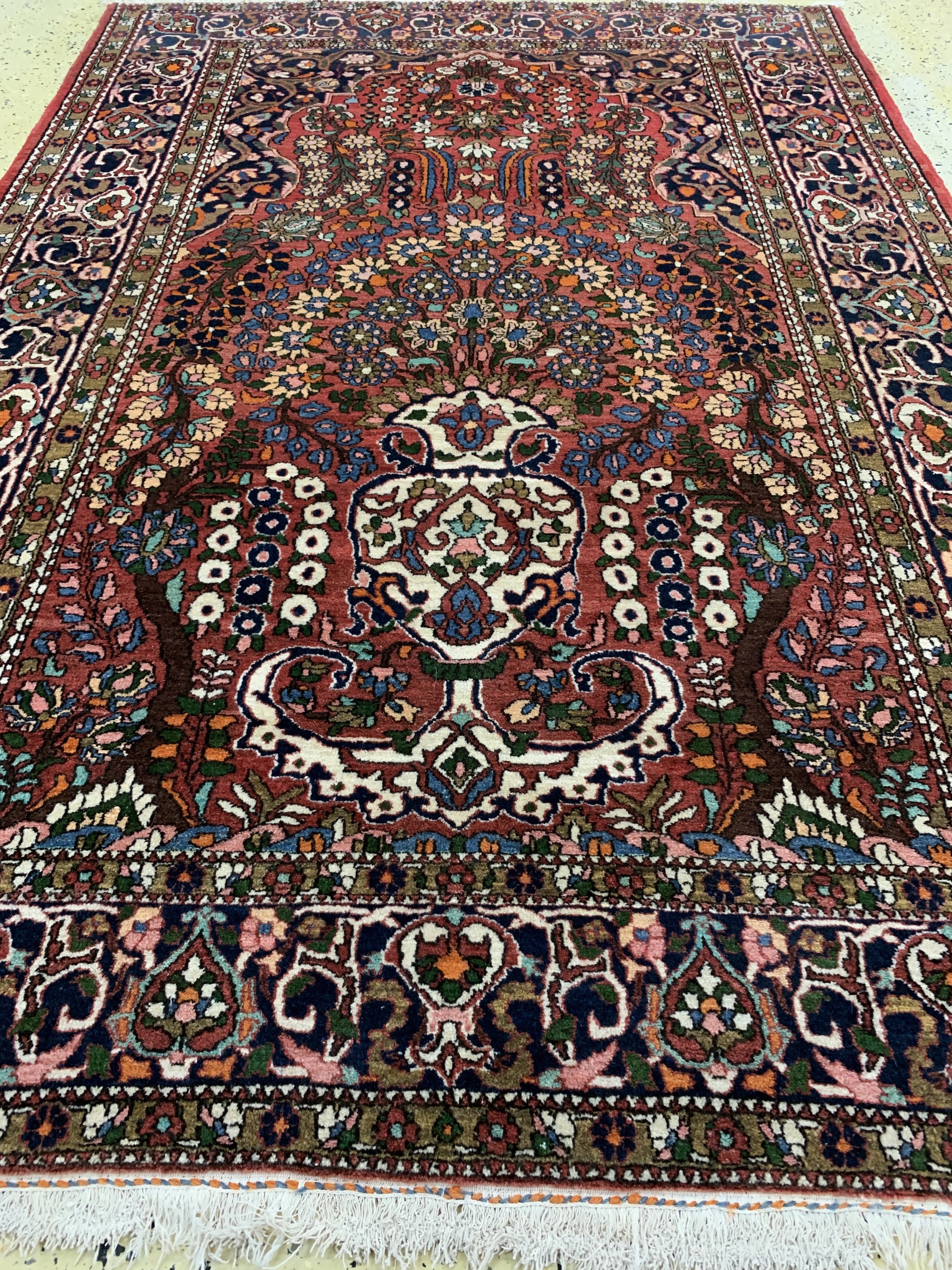 Detail c: Bachtiar alt, Persien, Anfang 20.Jhd, Wolleauf Baumwolle, ca. 214 x 150 cm, EHZ: 2