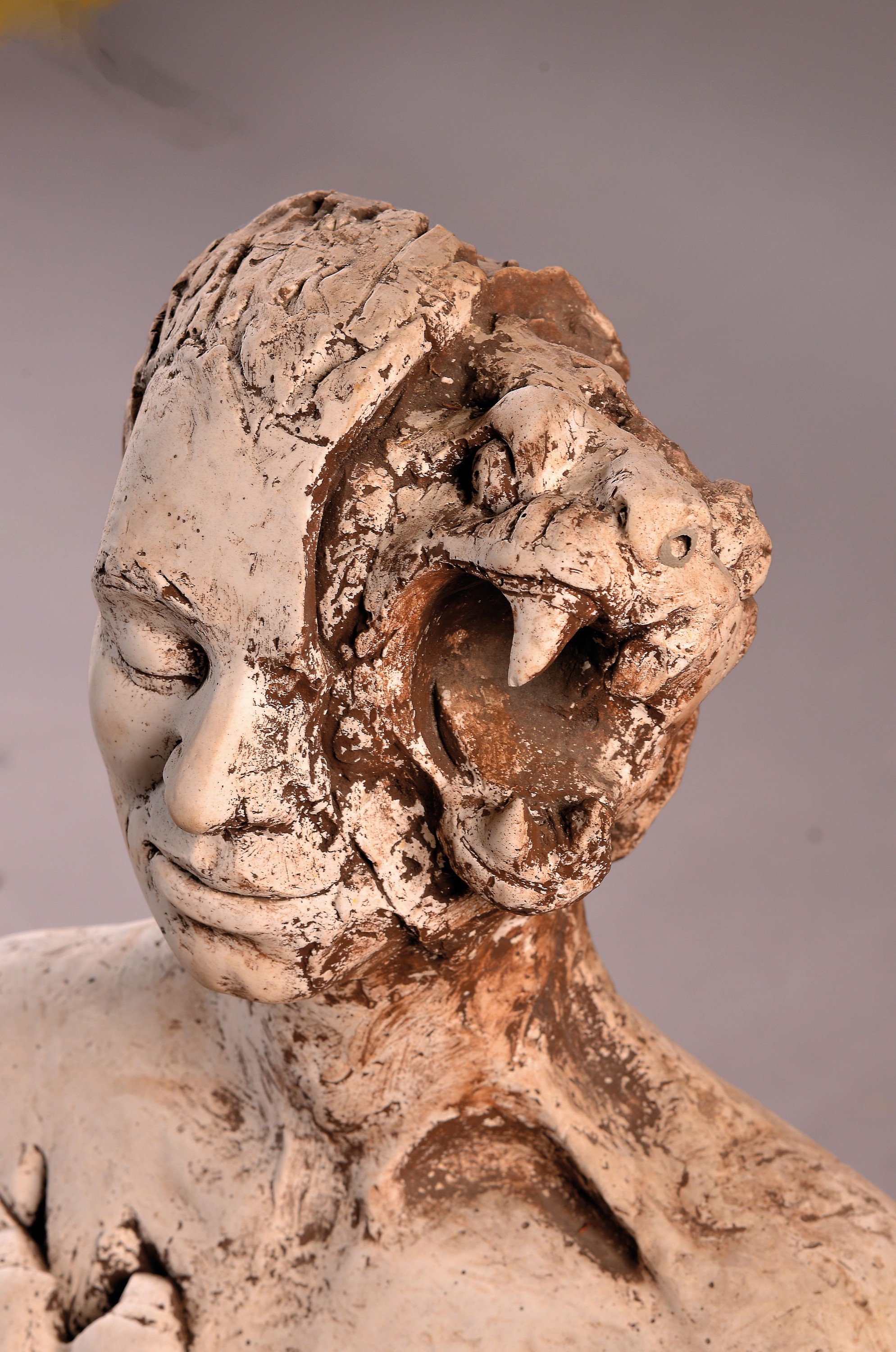 Detail a: Baldur Greiner, geb. 1946, besuchte nach Bildhauer-lehre und Meister- Prüfung zunächst die Werkkunstschule Darmstadt , und studierte dann an der ...