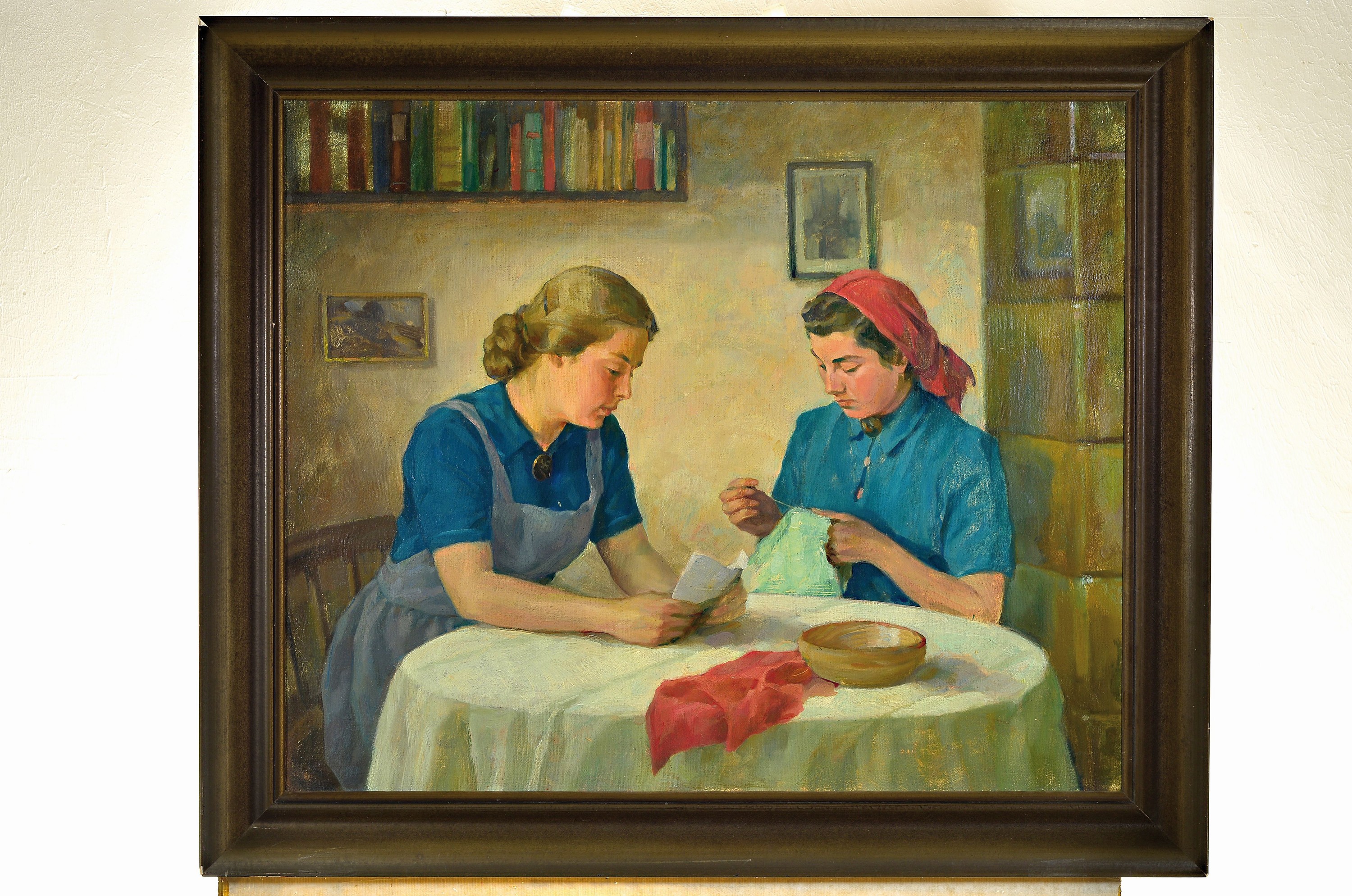 Detail k: Unbekannter Künstler, deutsch, um 1940, Interieur mit 2 jungen Frau am Tisch, Öl/Lwd, unsign., ca. 61x74cm