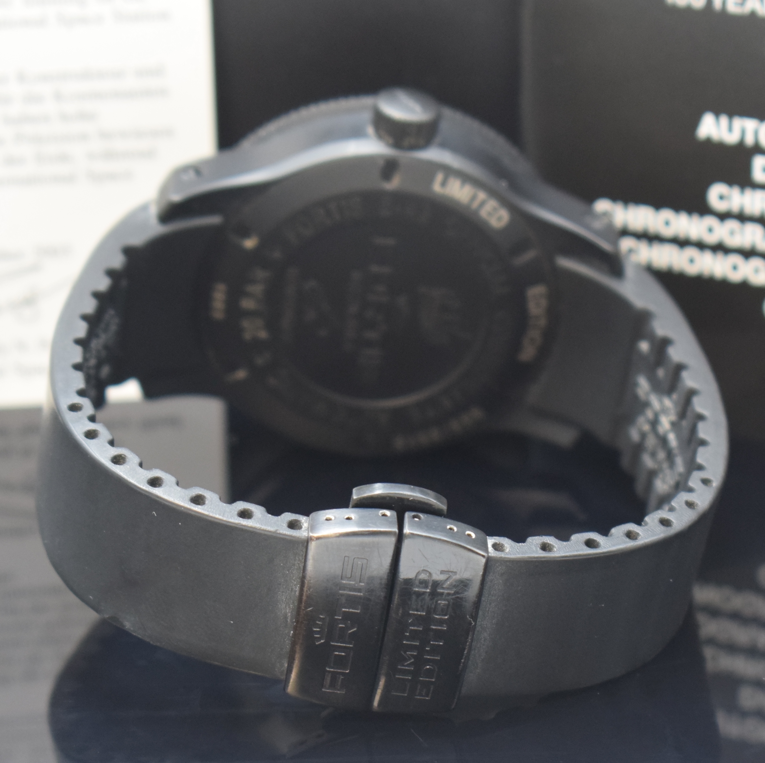 Detail b: FORTIS B-42 Black & Black auf 2012 Stück limitierte Herrenarmbanduhr Referenz 647.28.158.1, Automatik, hergestellt zum 100. Jbiläum der Marke, ...