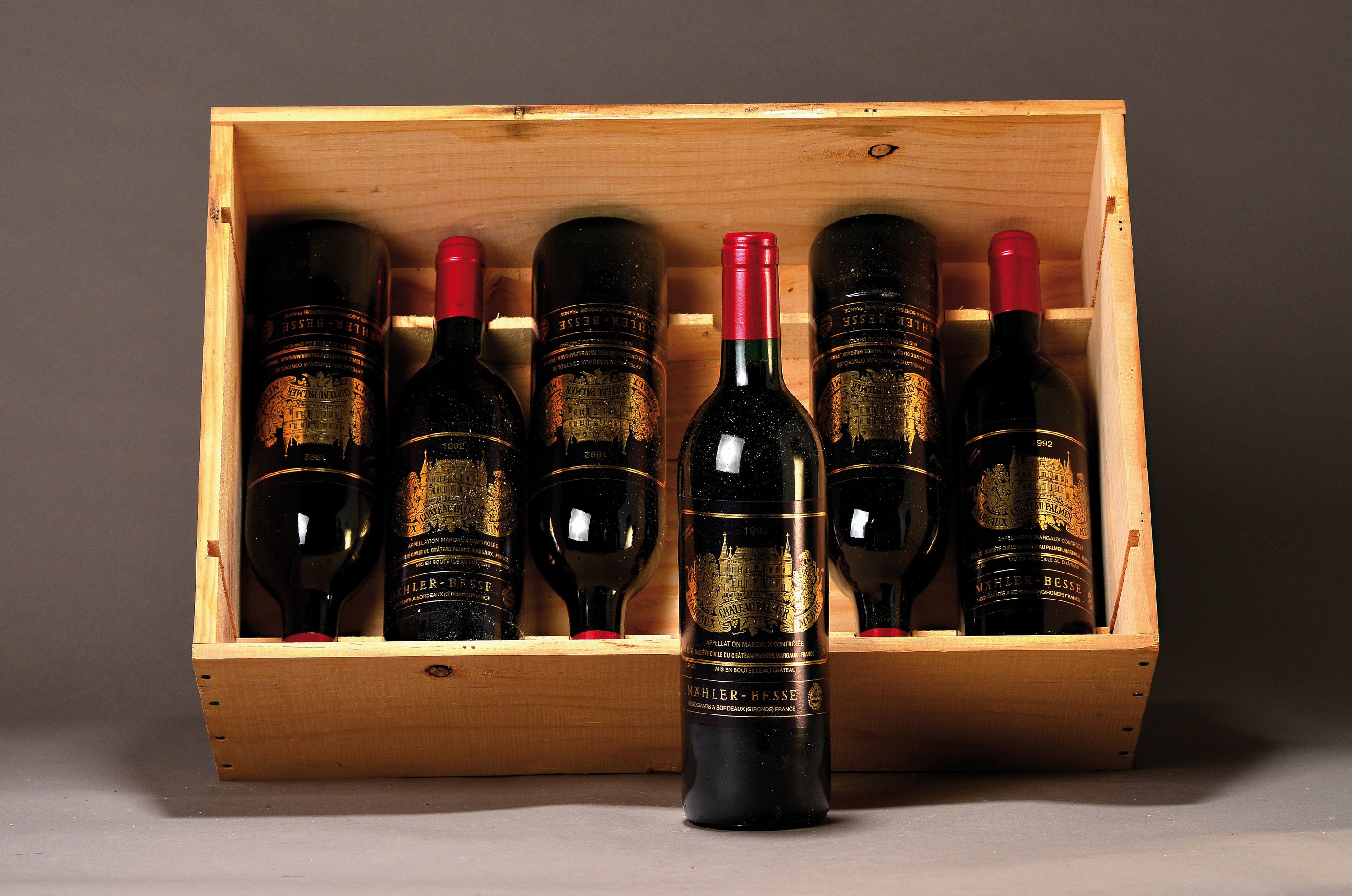 6 Flaschen 1992 Chateau Palmer, Margaux, je ca. 75cl, 12,5%Vol., in orig. Holzkiste (diesemit l. Wasserschaden)